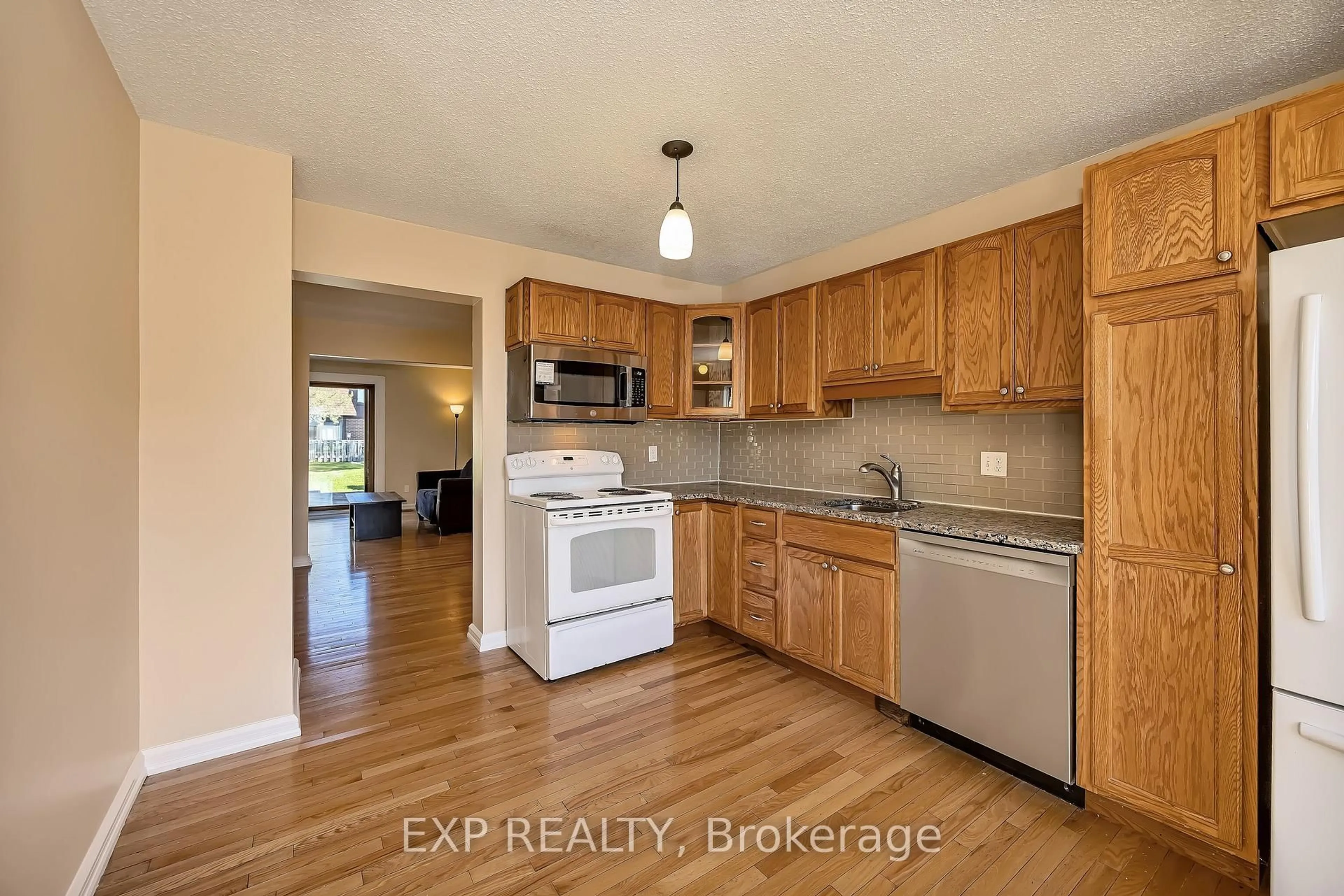 Standard kitchen, wood/laminate floor for 860 Cahill Dr #111, Ottawa Ontario K1V 9K5