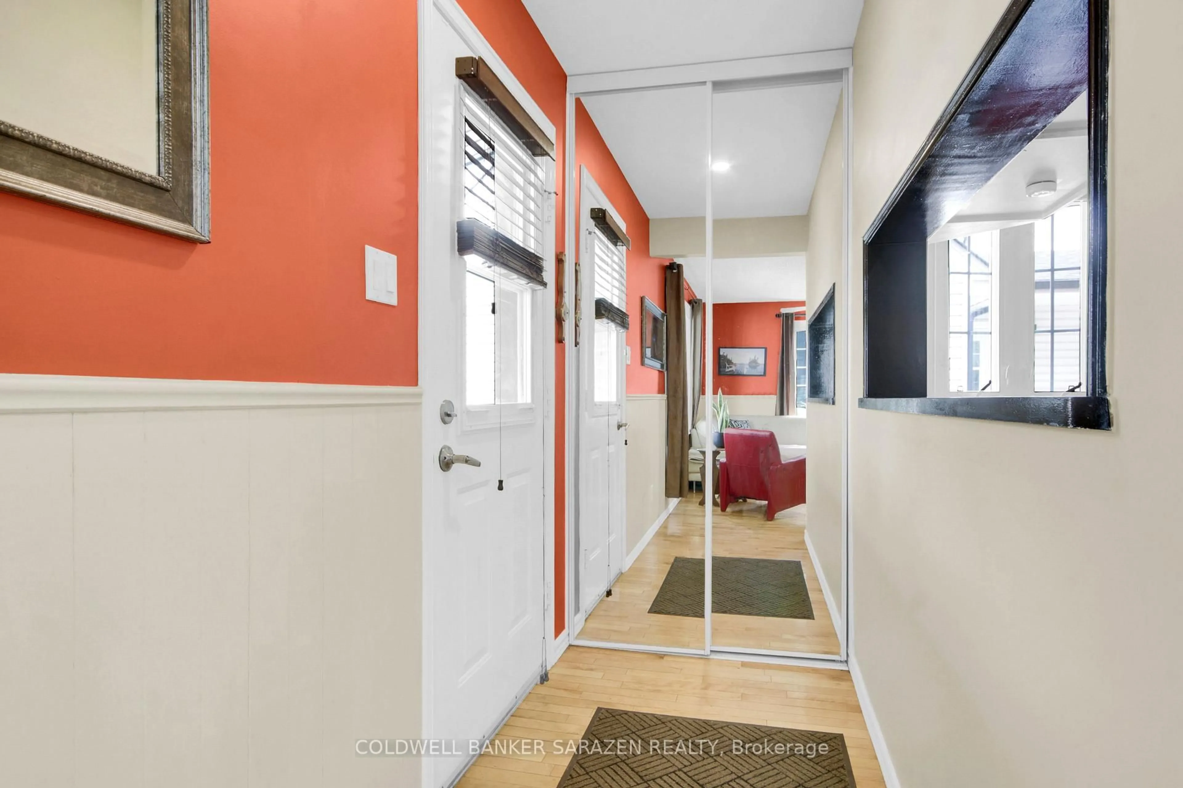Indoor entryway for 30 Harrold Pl, Ottawa Ontario K1Z 7N5