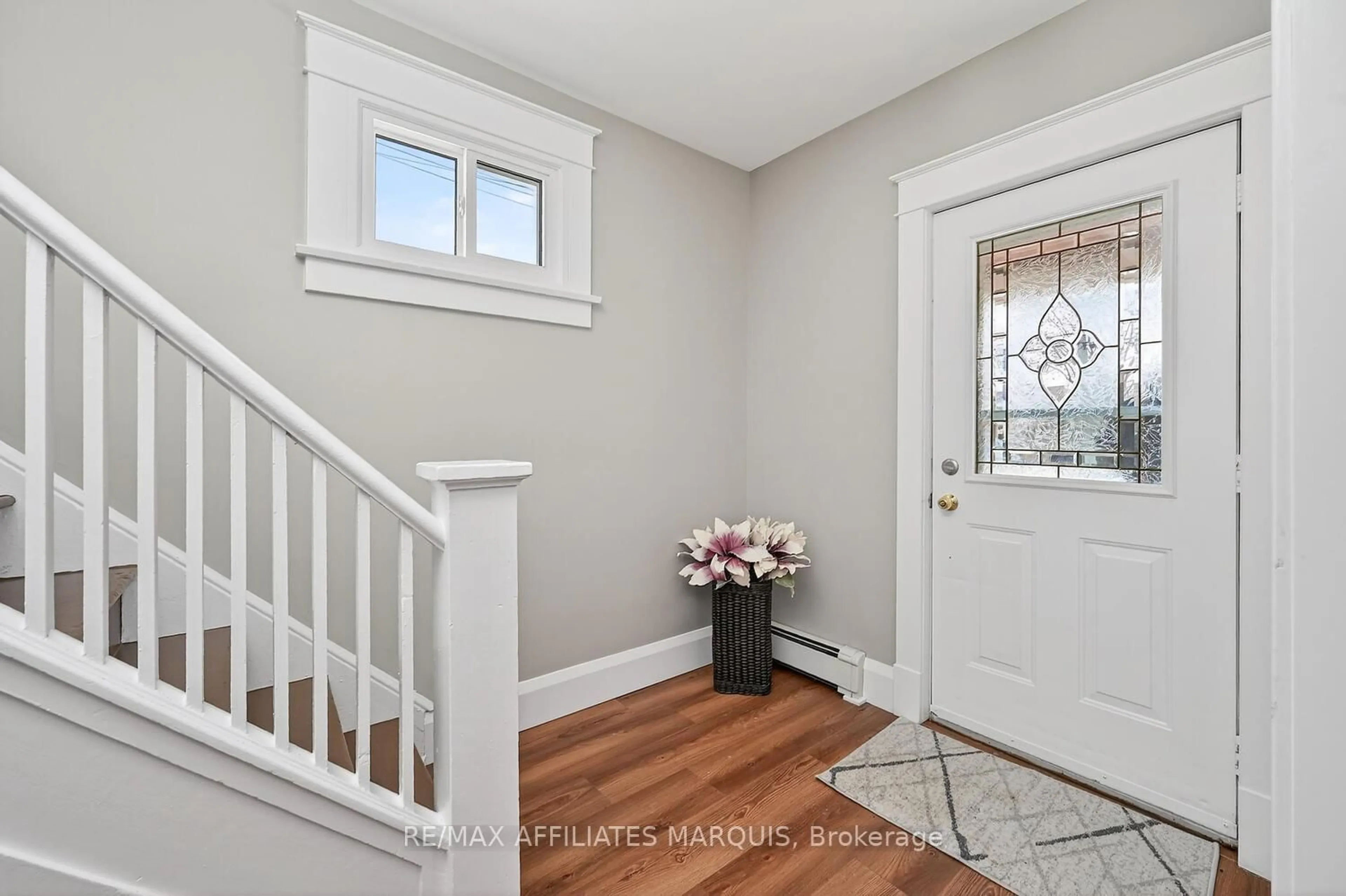 Indoor entryway for 58 William St, Smiths Falls Ontario K7A 1N3