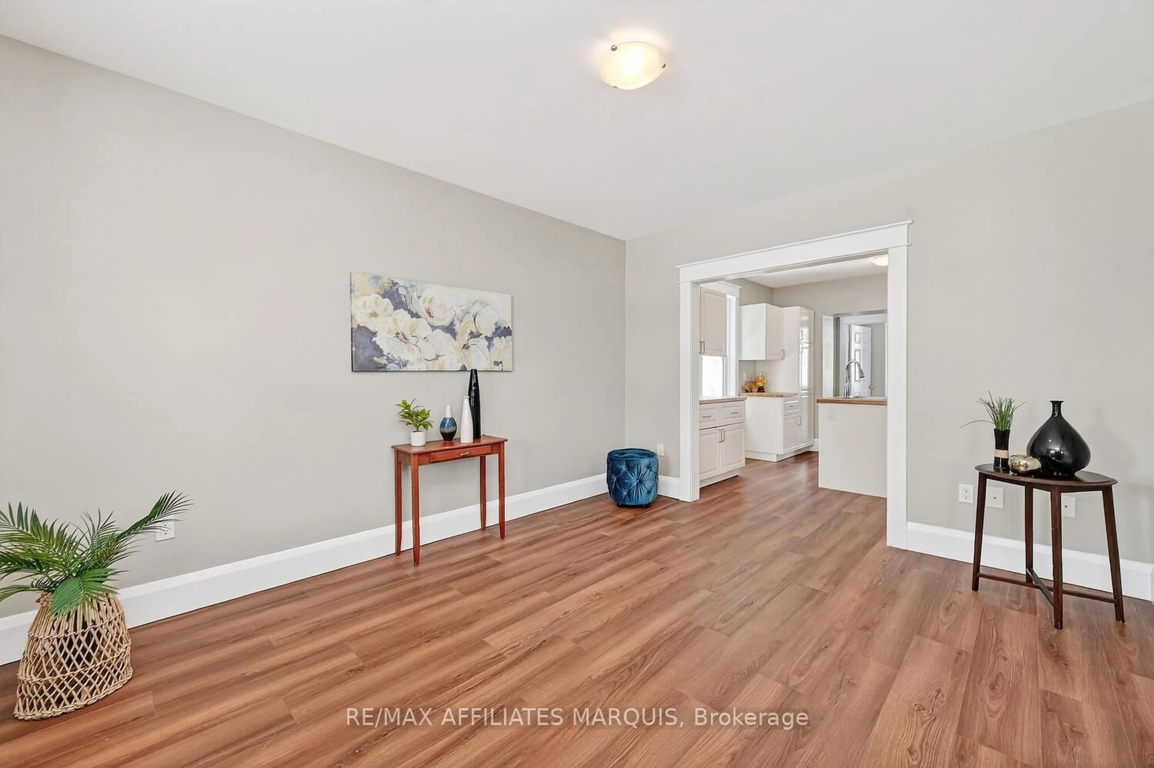 Indoor entryway for 58 William St, Smiths Falls Ontario K7A 1N3