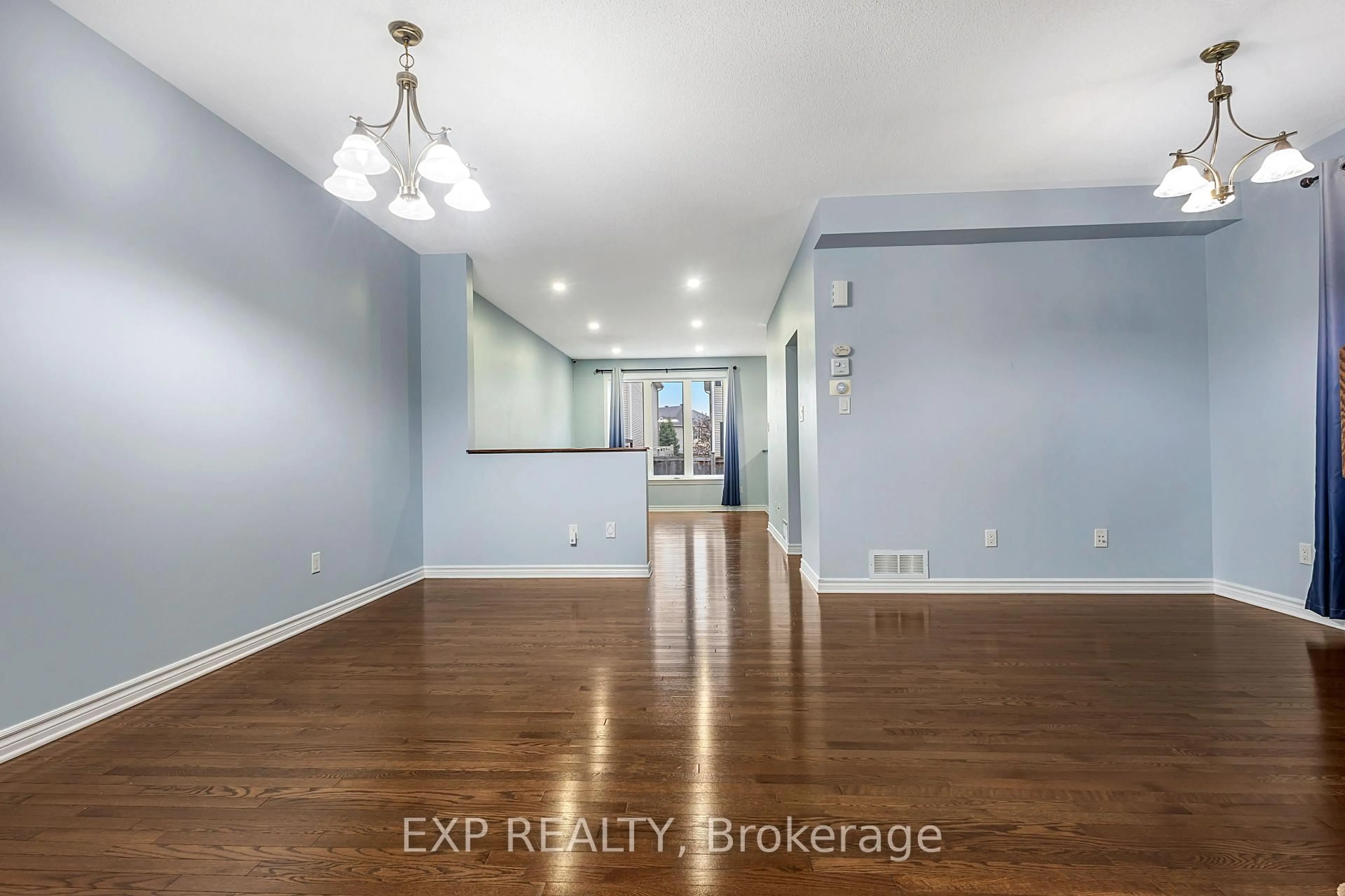 Indoor entryway for 635 Moorpark Ave, Ottawa Ontario K2M 0H8