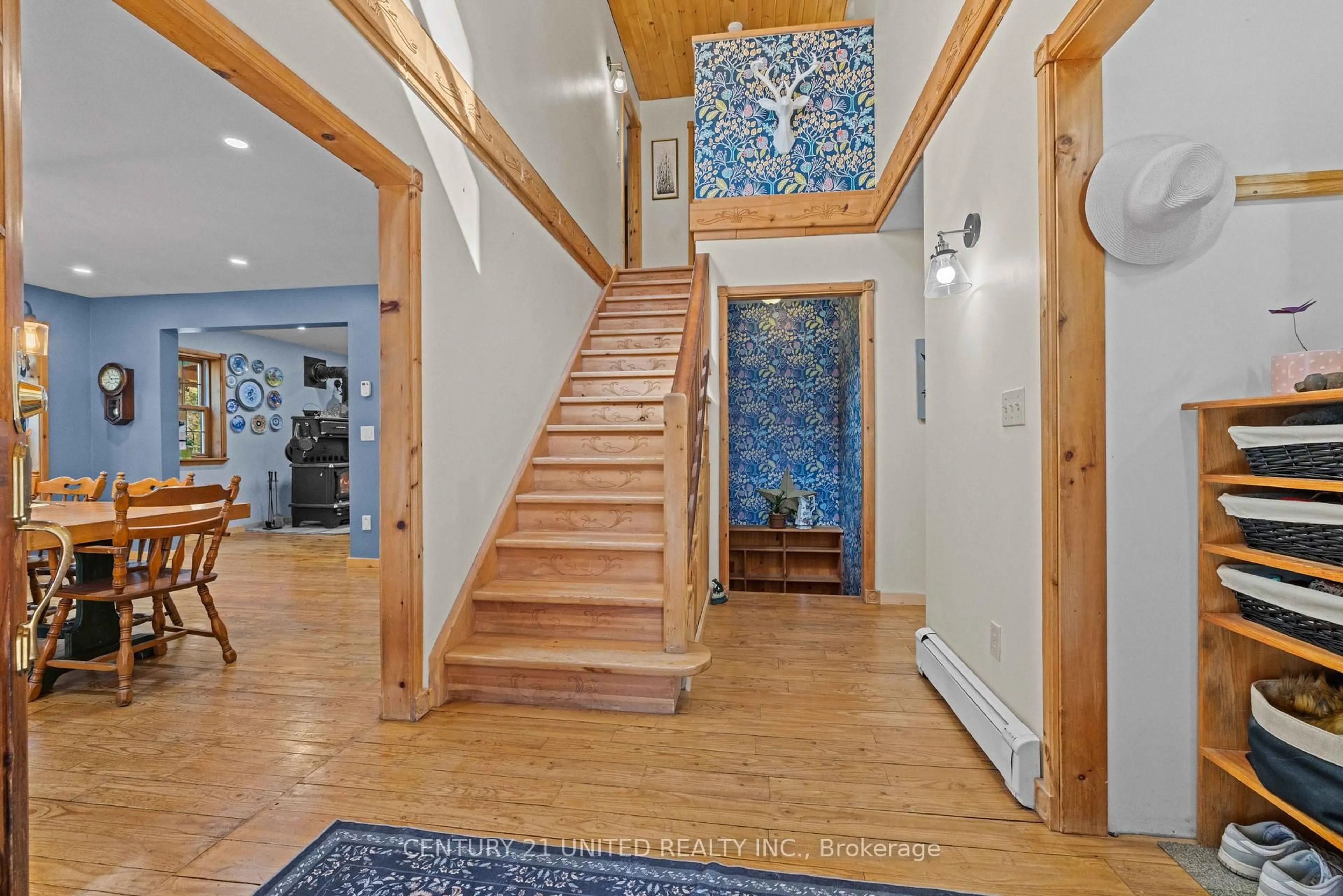 Indoor foyer for 28 Van Luven Lane, Bancroft Ontario K0L 1C0