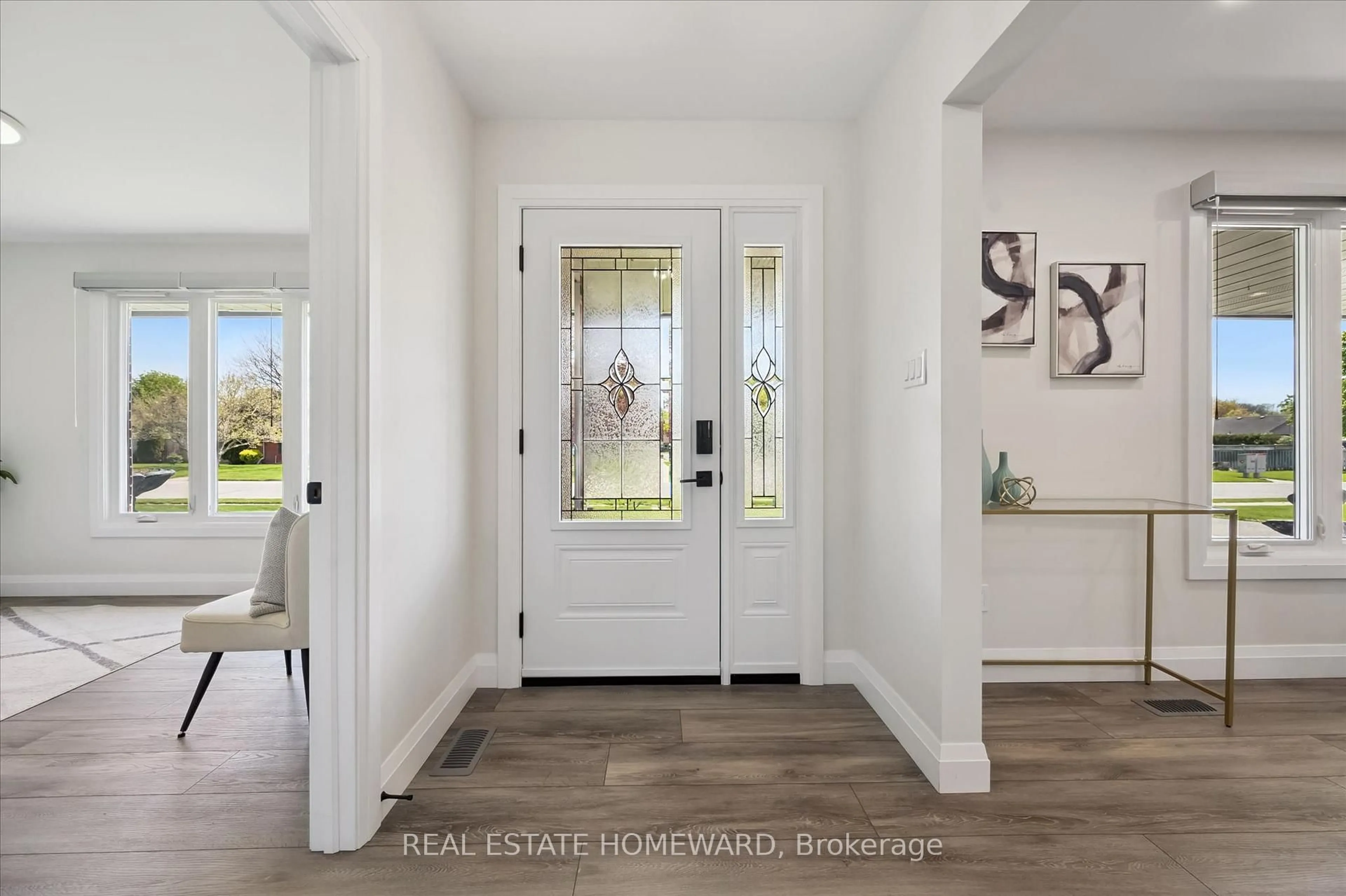Indoor entryway for 10 Alexander Ave, Tillsonburg Ontario N4G 2X9