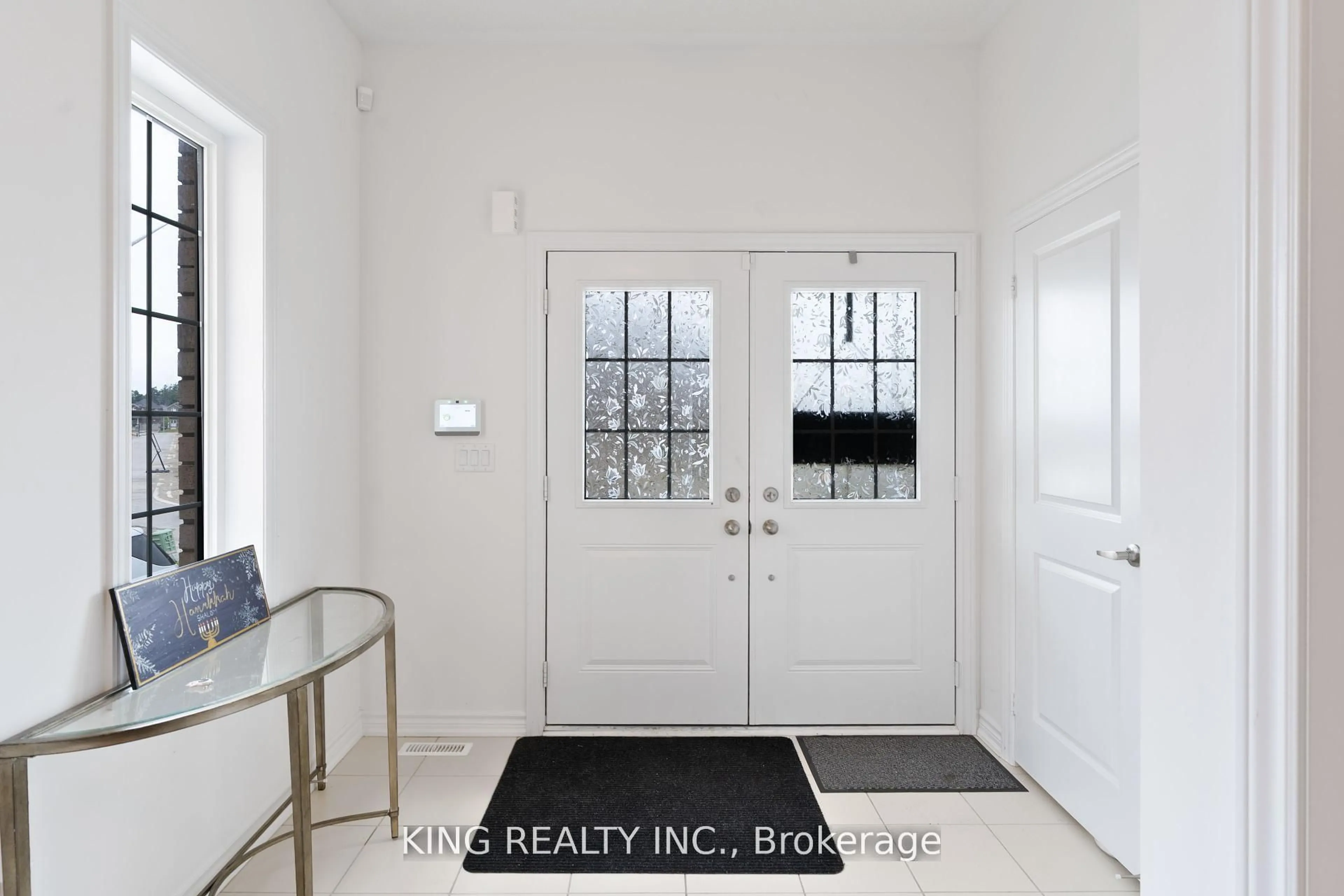 Indoor entryway for 373 Russell St, Southgate Ontario N0C 1B1