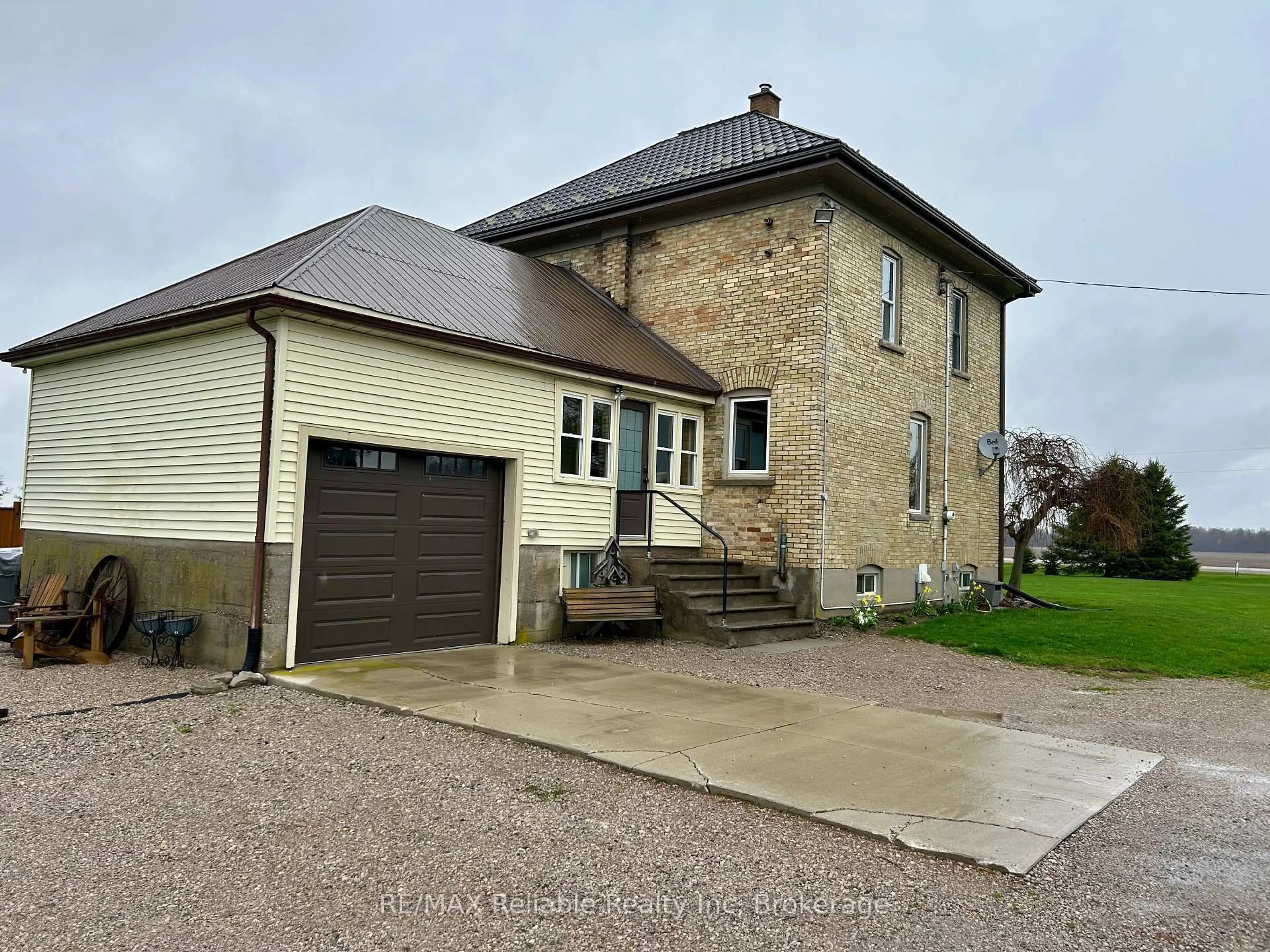 A pic from outside/outdoor area/front of a property/back of a property/a pic from drone, building for 43497 Winthrop Rd, Huron East Ontario N0K 1E0