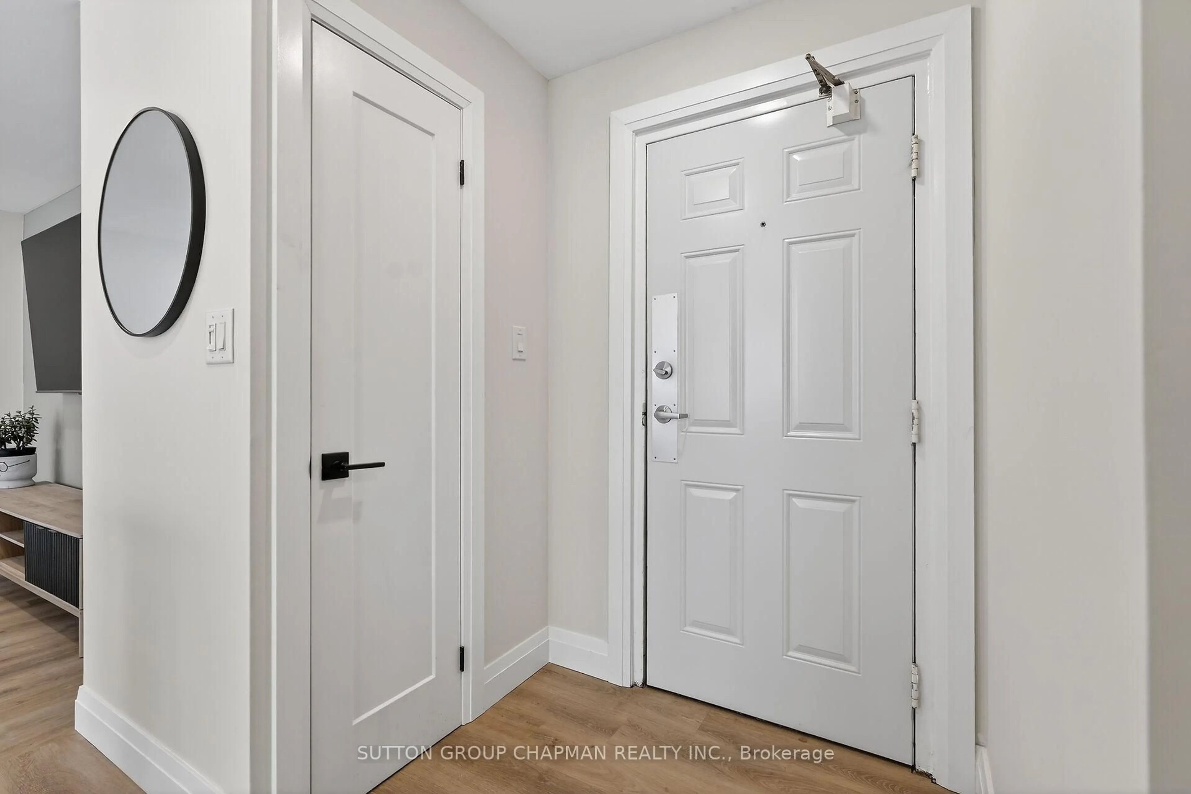 Indoor entryway for 1447 Huron St #119, London East Ontario N5V 2E6