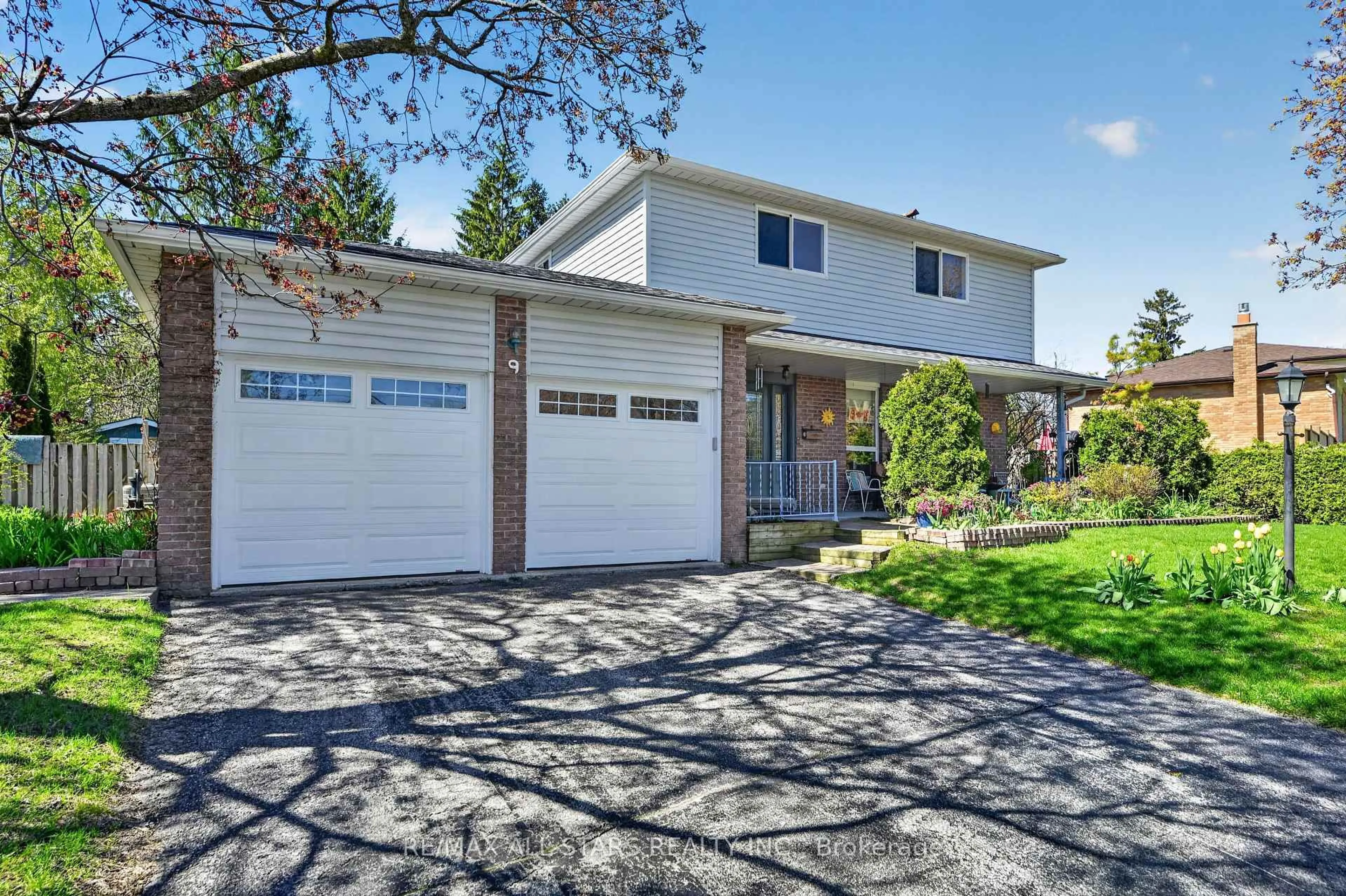 Home with vinyl exterior material, street for 9 Orchard Park Rd, Kawartha Lakes Ontario K9V 4V3