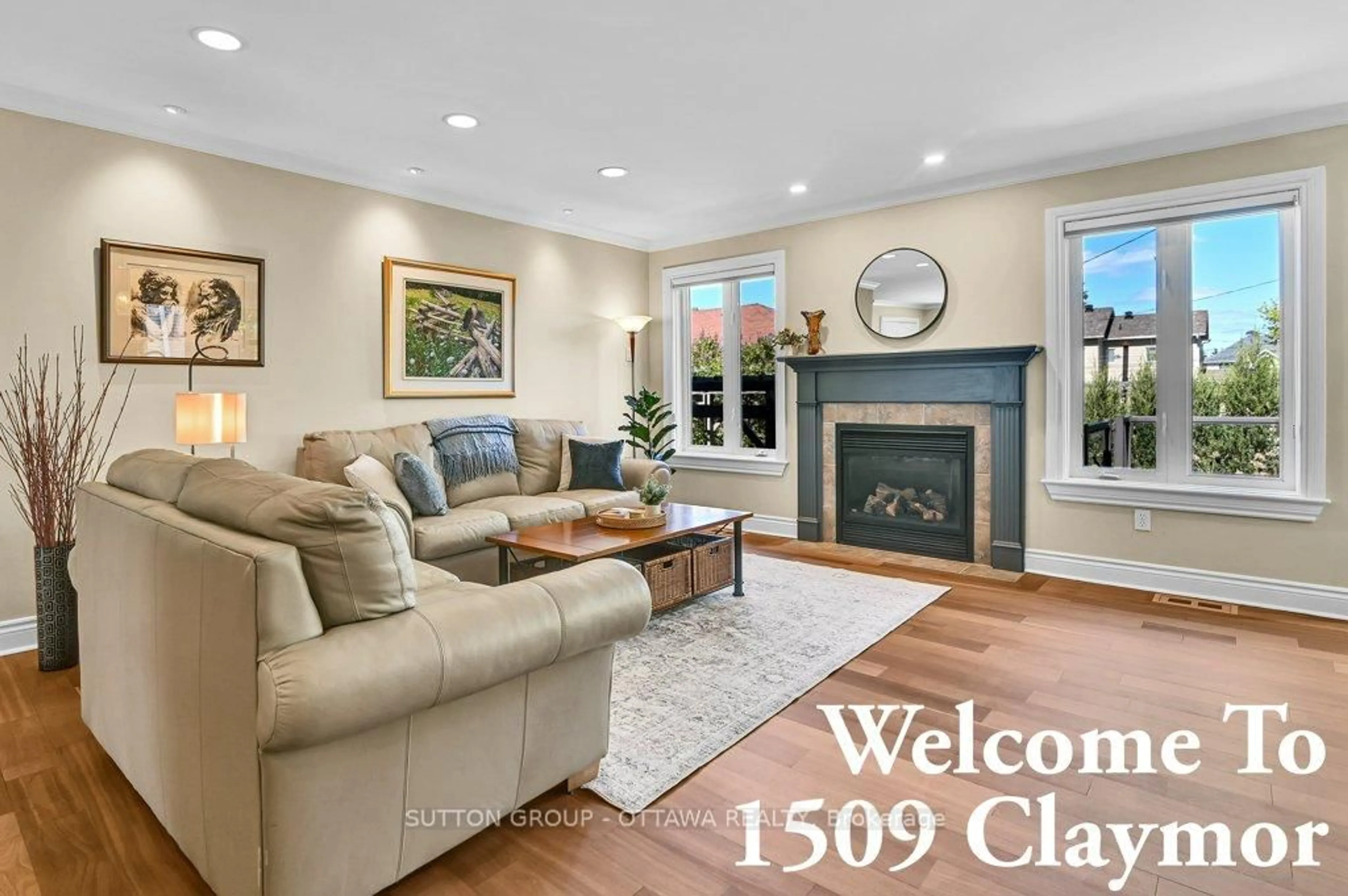 Living room with furniture, unknown for 1509 Claymor Ave, Ottawa Ontario K2C 1T2