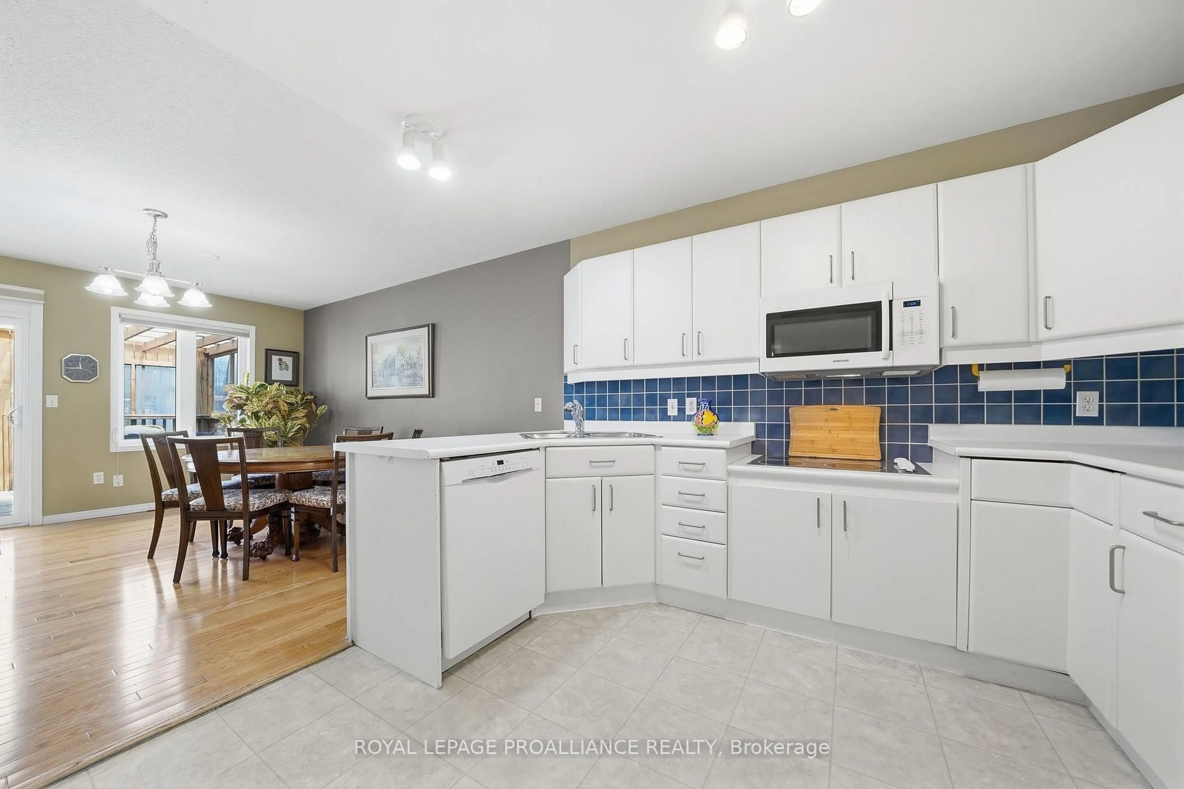Open concept kitchen, ceramic/tile floor for 20 Pinegrove Crt, Belleville Ontario K8N 5X9