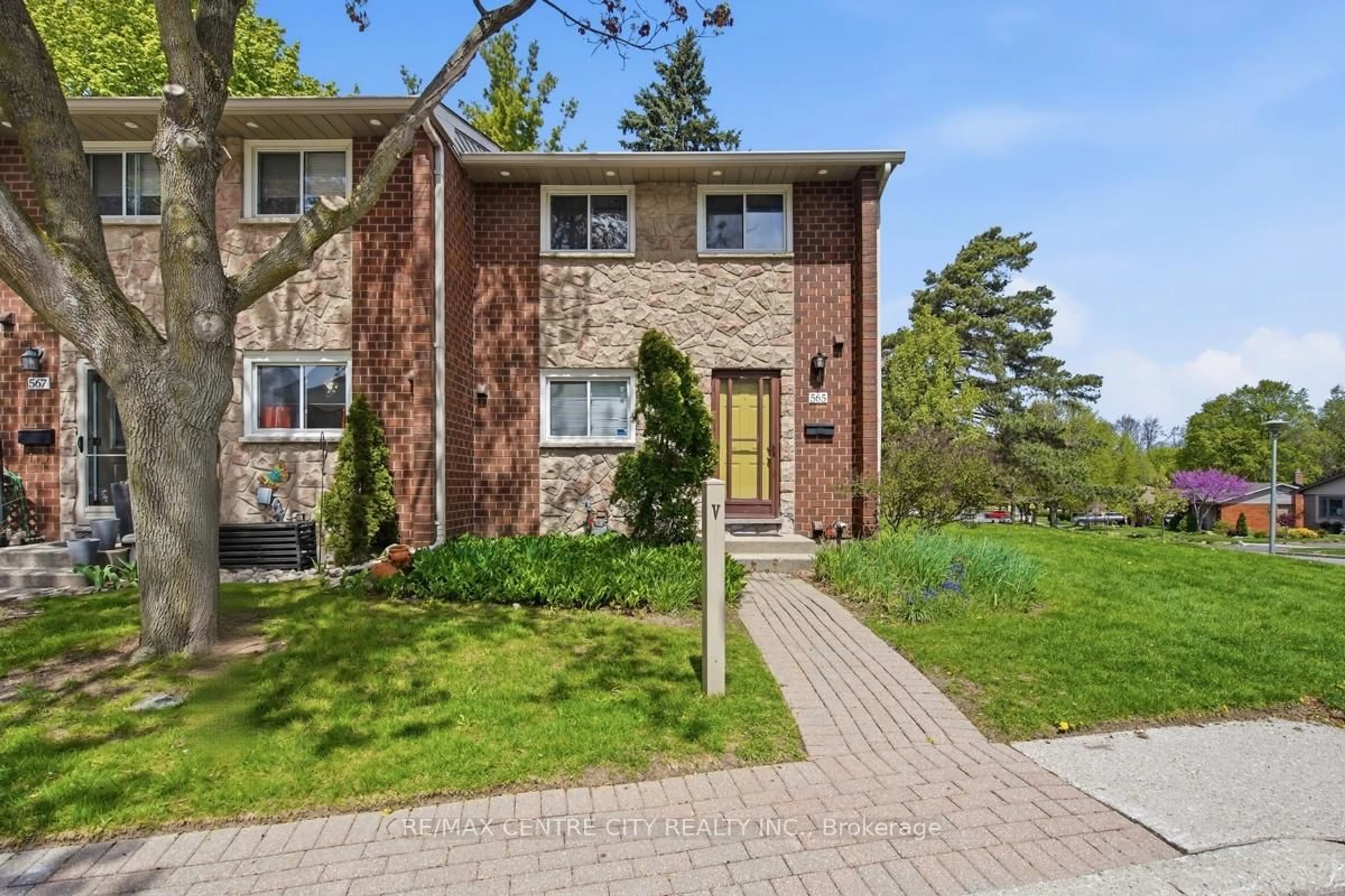 Home with brick exterior material, street for 565 Griffith St, London South Ontario N6K 2S5