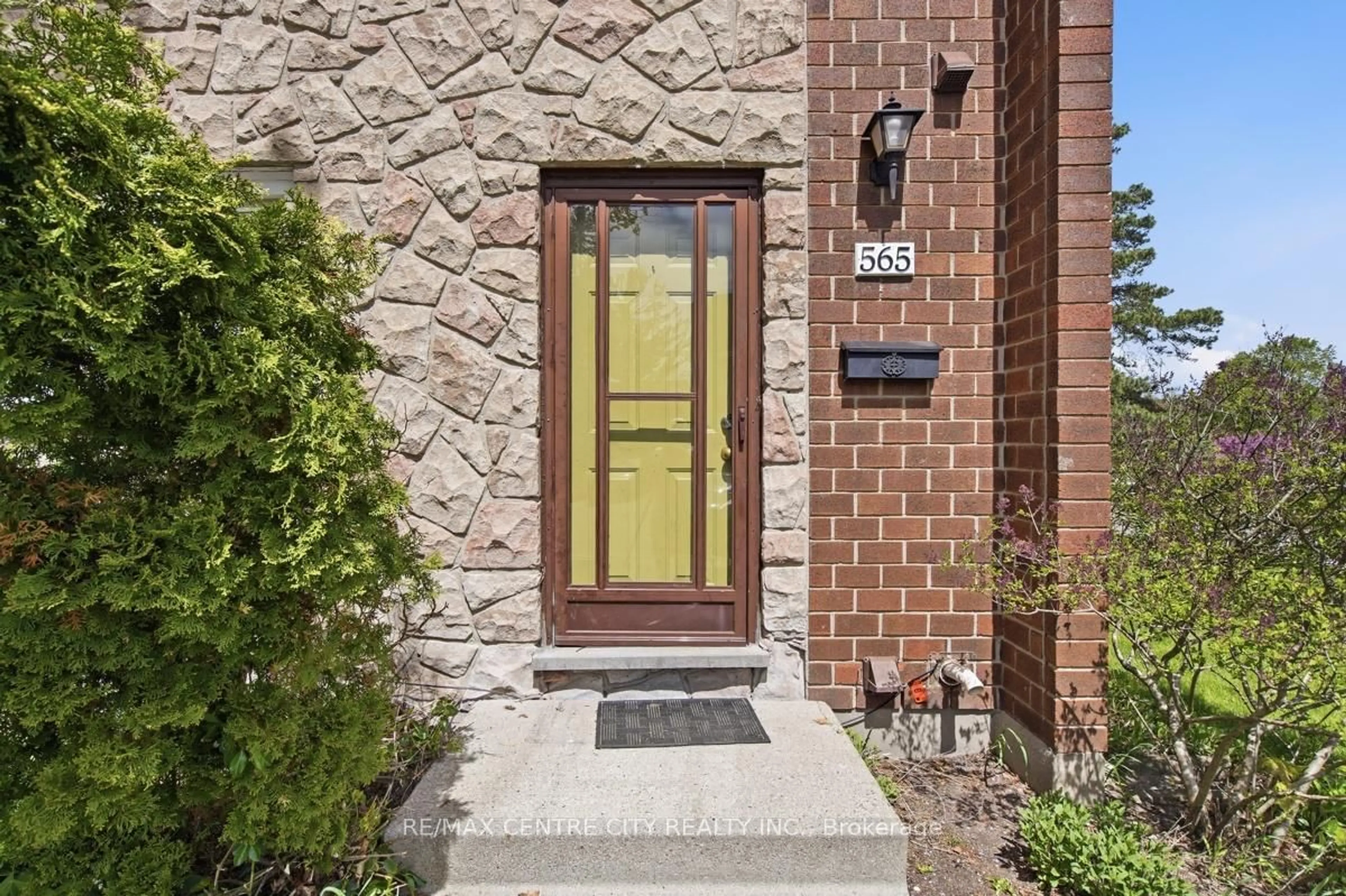 Home with brick exterior material, street for 565 Griffith St, London South Ontario N6K 2S5