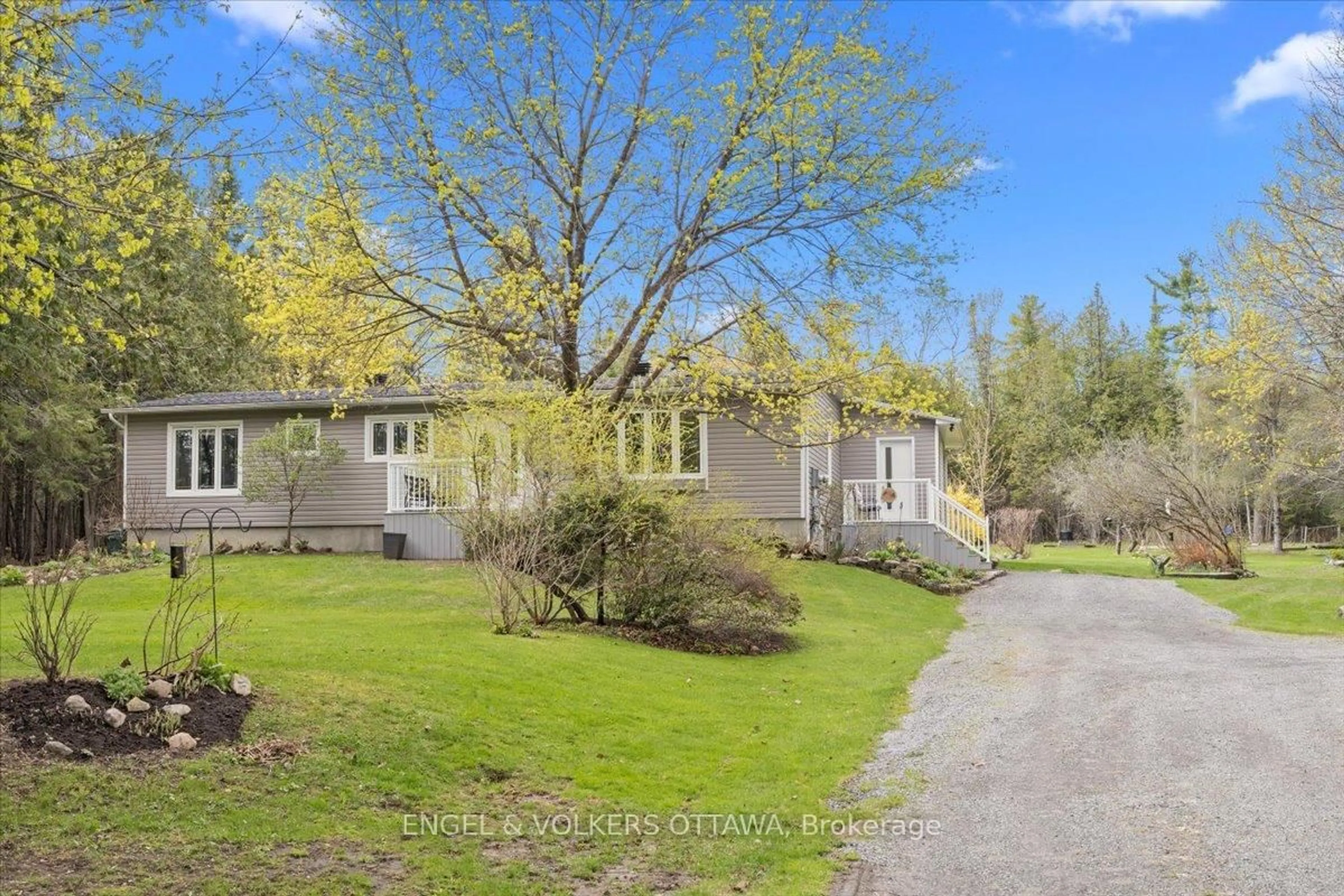 A pic from outside/outdoor area/front of a property/back of a property/a pic from drone, unknown for 4841 Torbolton Rdge, Ottawa Ontario K0A 3M0