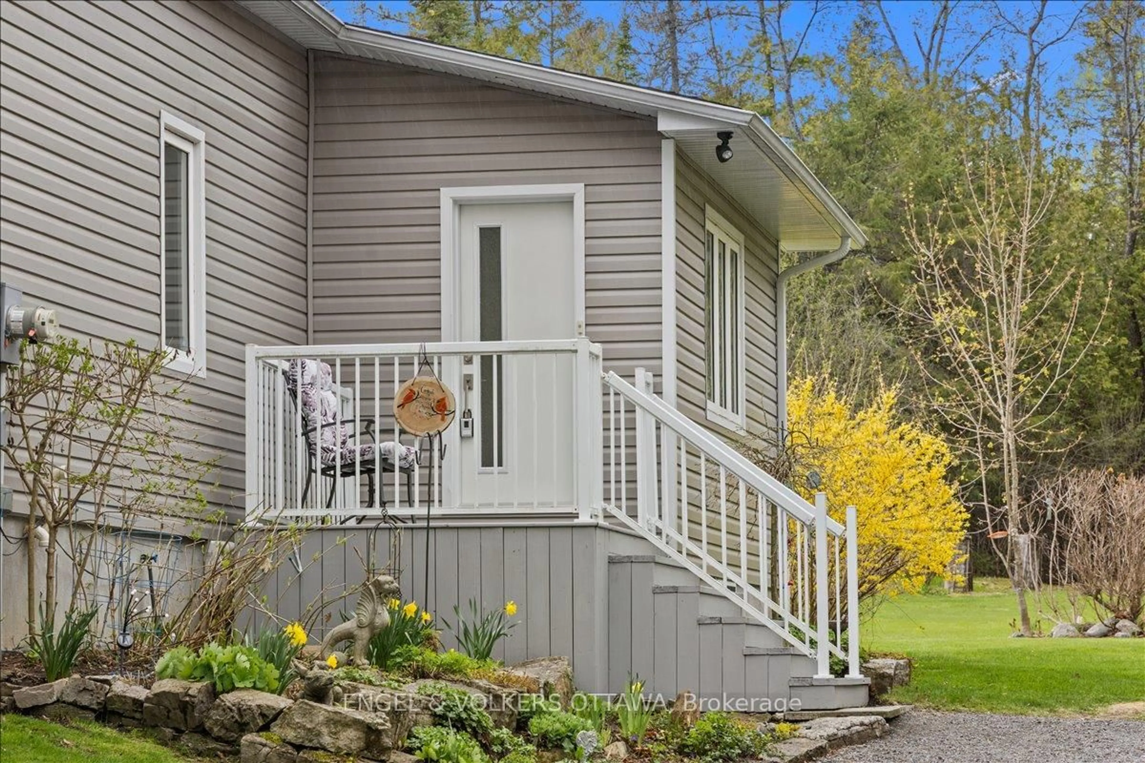 Home with vinyl exterior material, unknown for 4841 Torbolton Rdge, Ottawa Ontario K0A 3M0