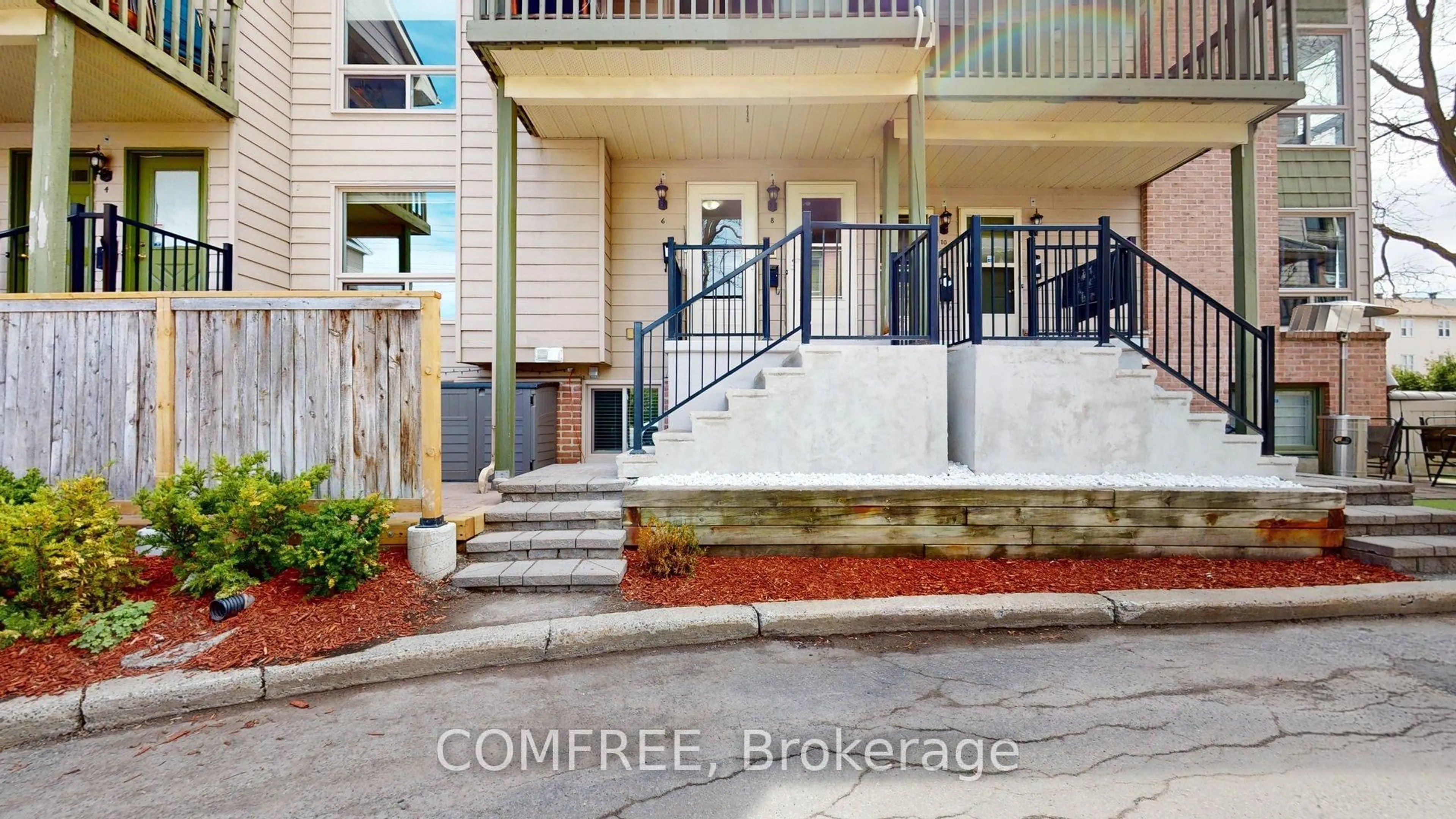 Patio, street for 268 Presland Rd #6, Ottawa Ontario K1K 2B8