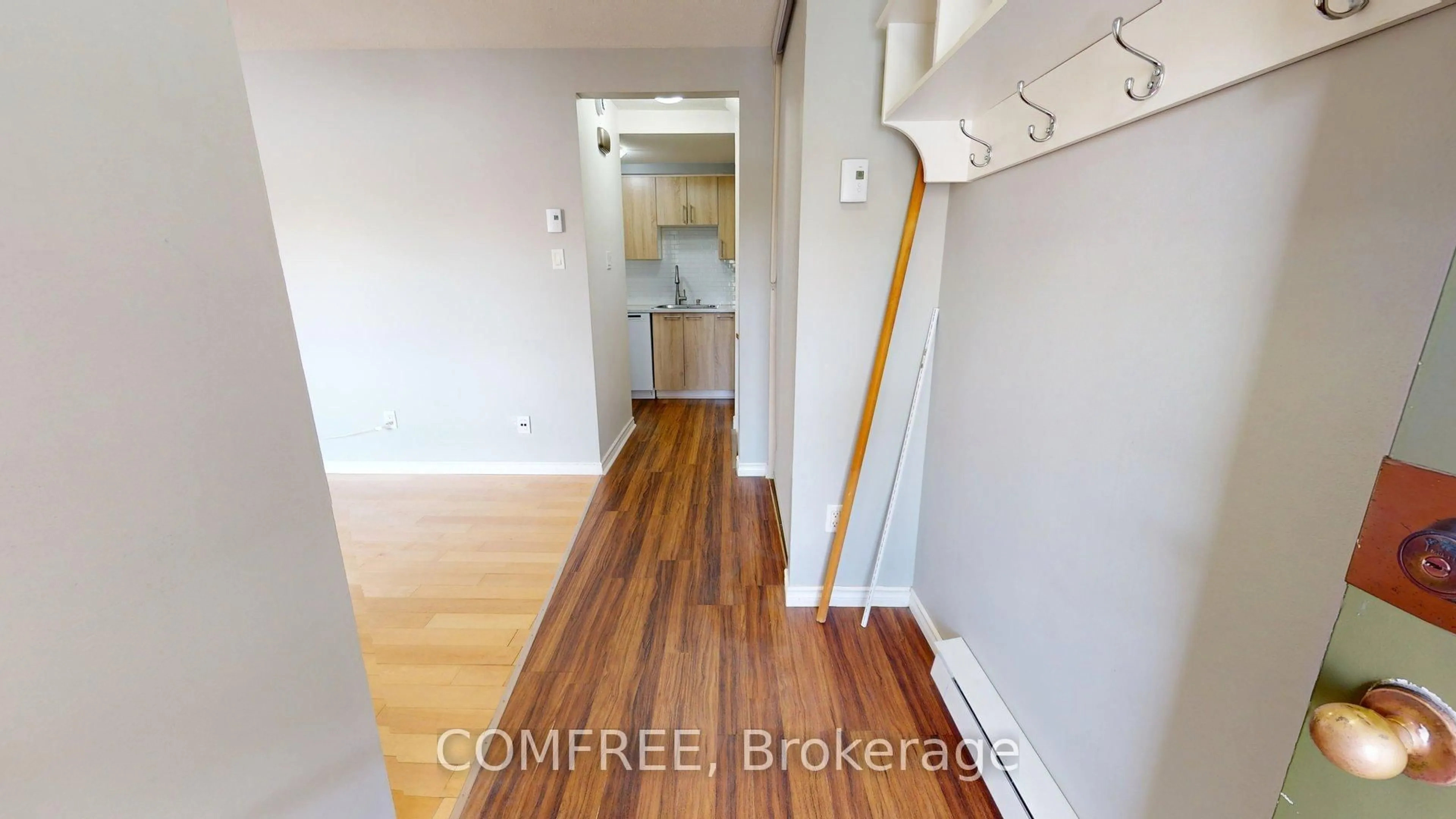 Indoor entryway for 268 Presland Rd #6, Ottawa Ontario K1K 2B8