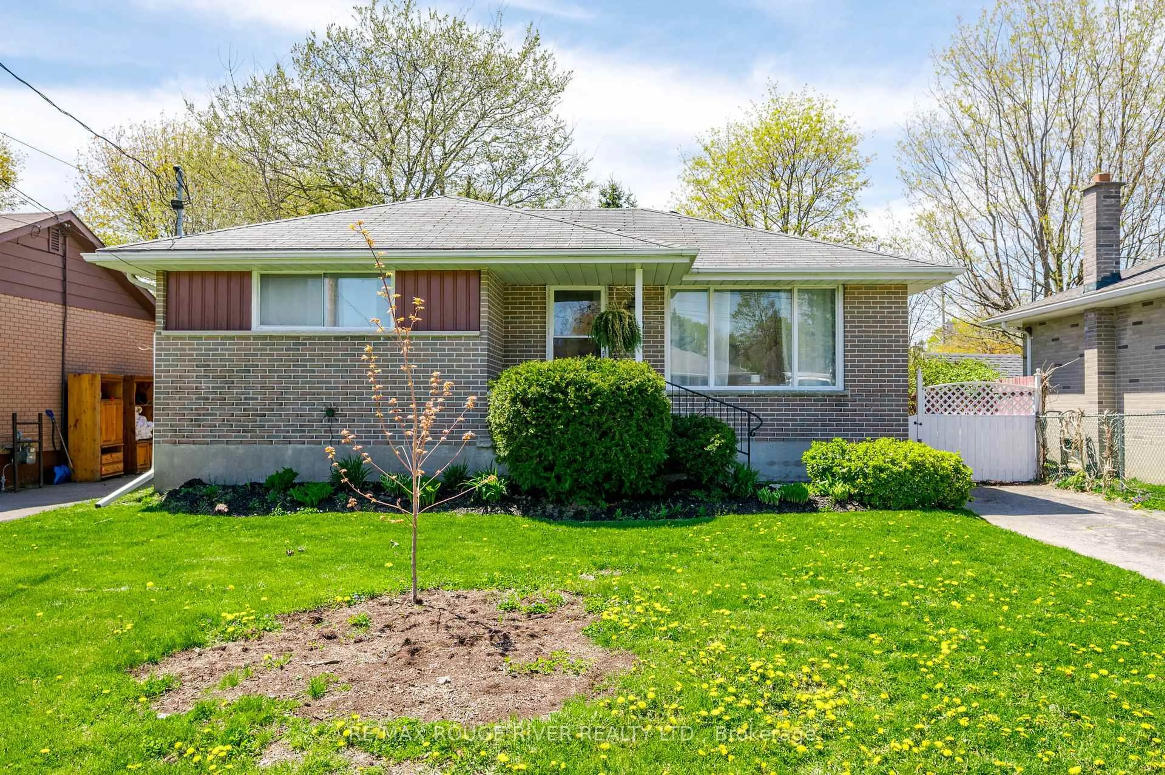 Home with vinyl exterior material, street for 431 Major St, Cobourg Ontario K9A 4C9