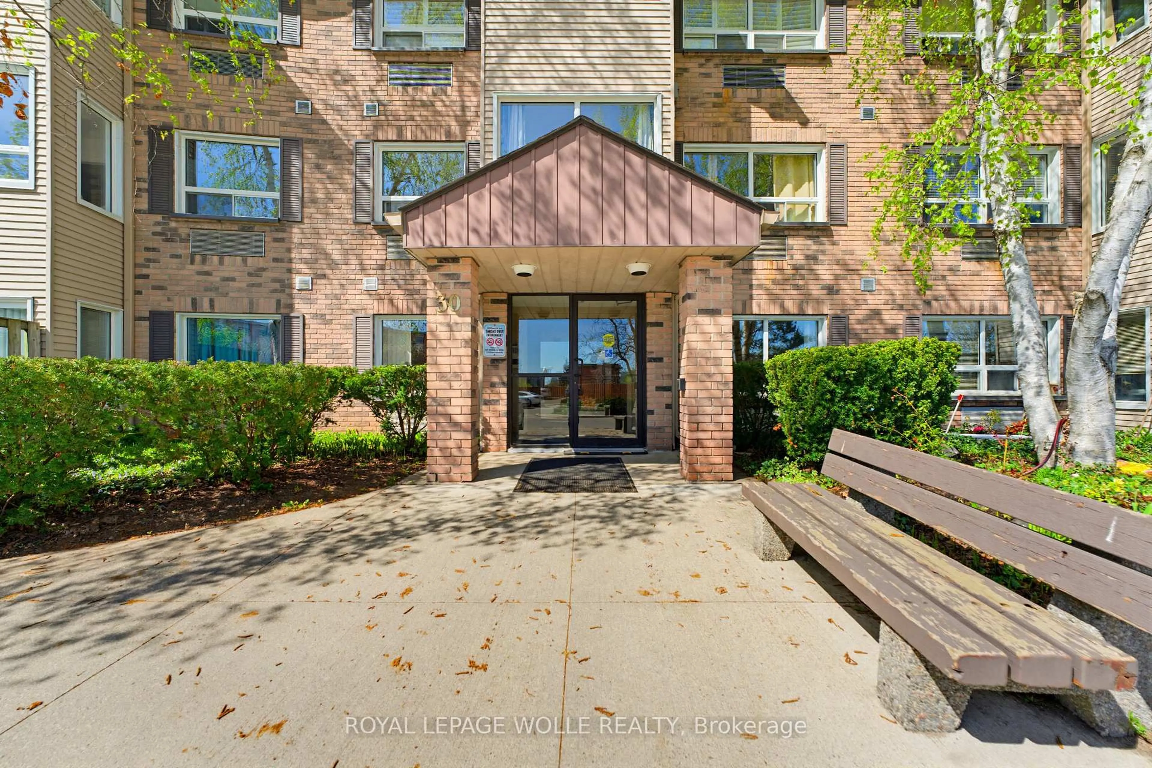 Indoor foyer for 30 Hugo Cres #110, Kitchener Ontario N2M 3Z2