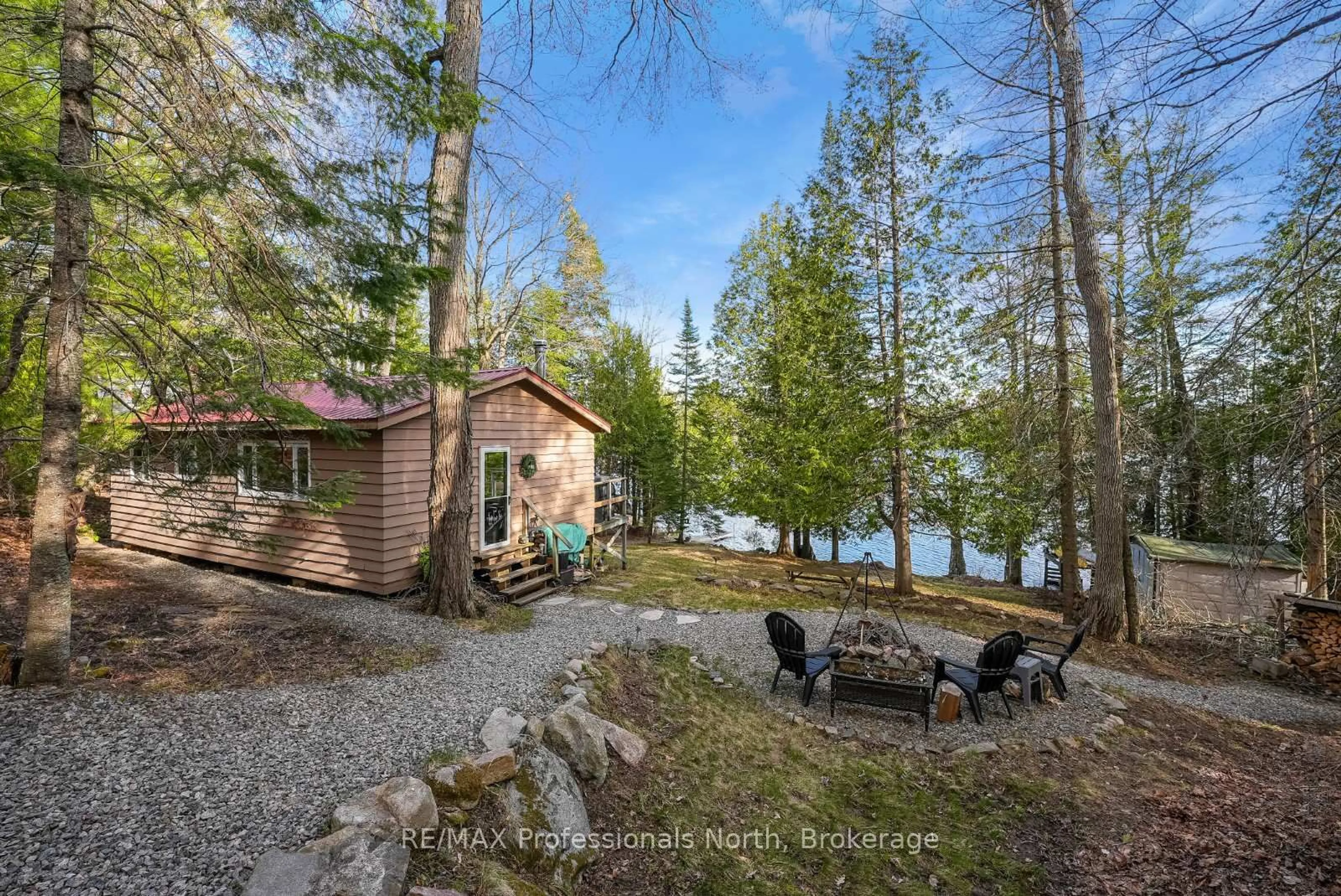 Patio, water/lake/river/ocean view for 1107 PLUTO Tr, Dysart et al Ontario K0M 1S0