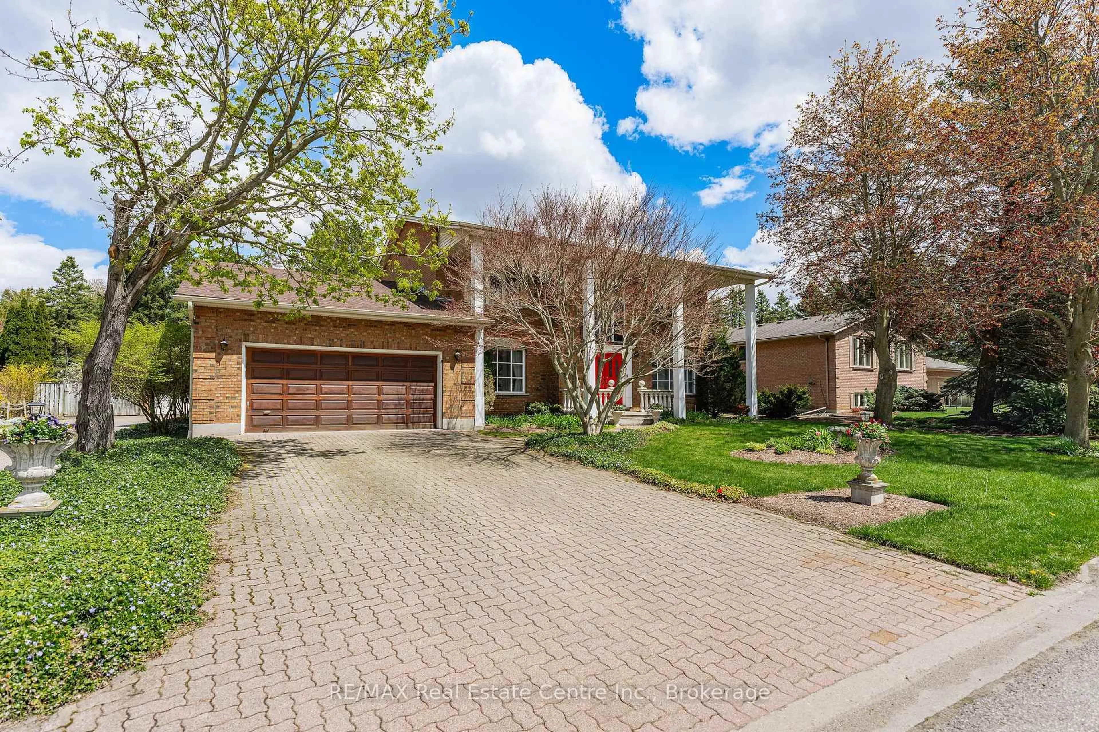 Home with brick exterior material, street for 53 Shadybrook Crt, Wilmot Ontario N0B 2H0