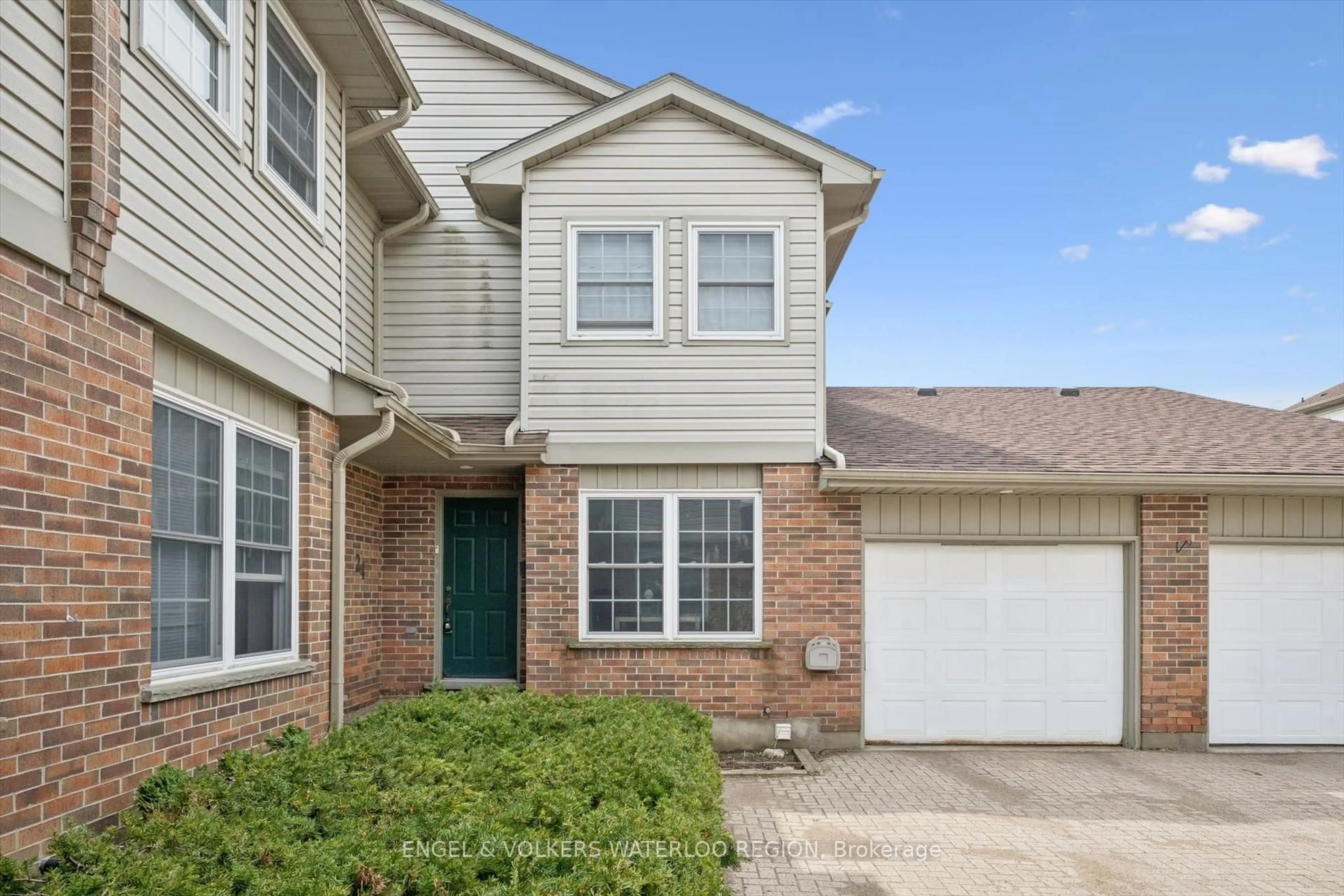 Home with vinyl exterior material, street for 250 Keats Way #24, Waterloo Ontario N2L 6J5