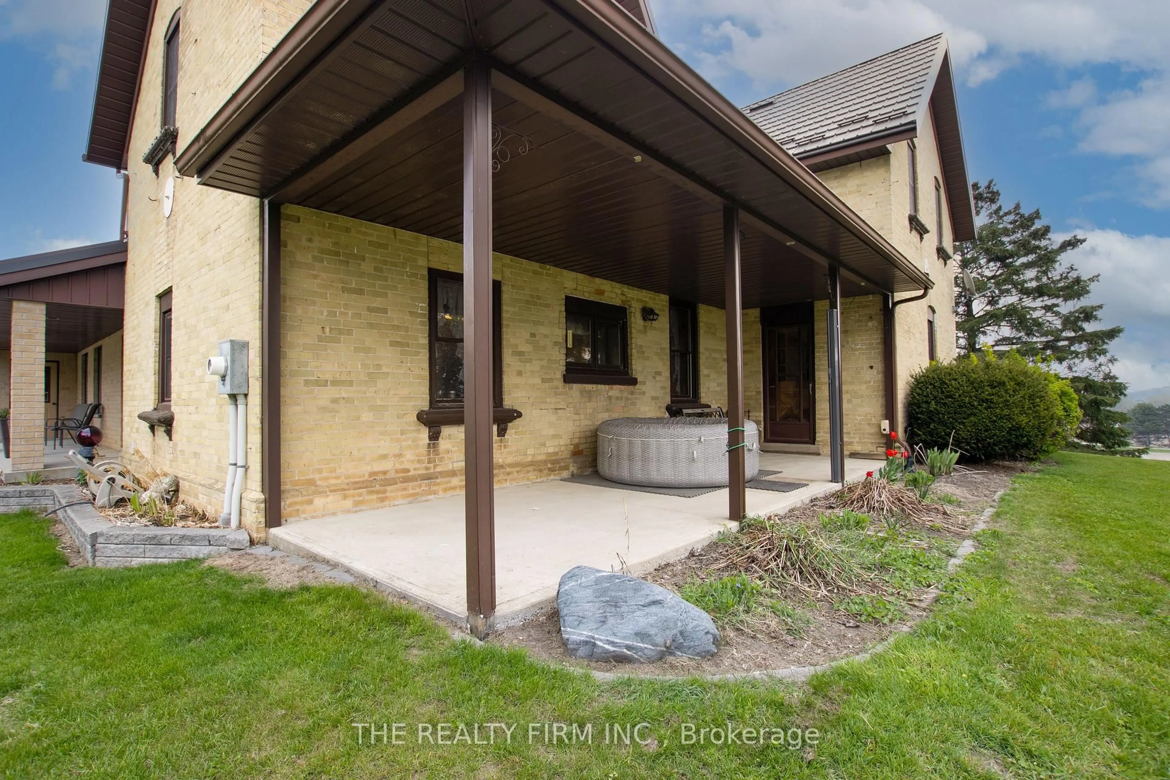 Patio, unknown for 38904 Londesboro Rd, Central Huron Ontario N7A 3Y1