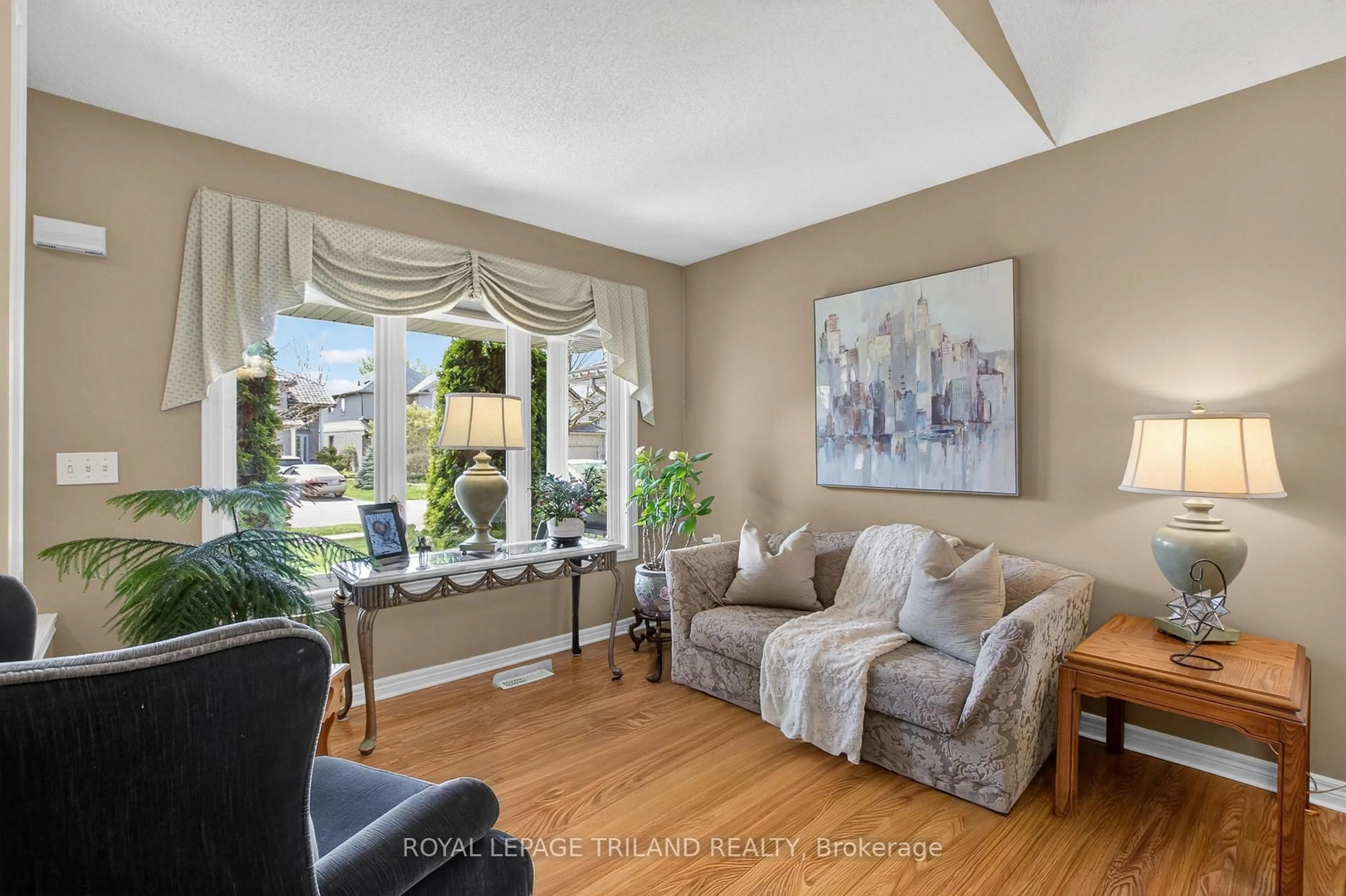 Living room with furniture, unknown for 1719 Devos Dr, London North Ontario N5X 4H8