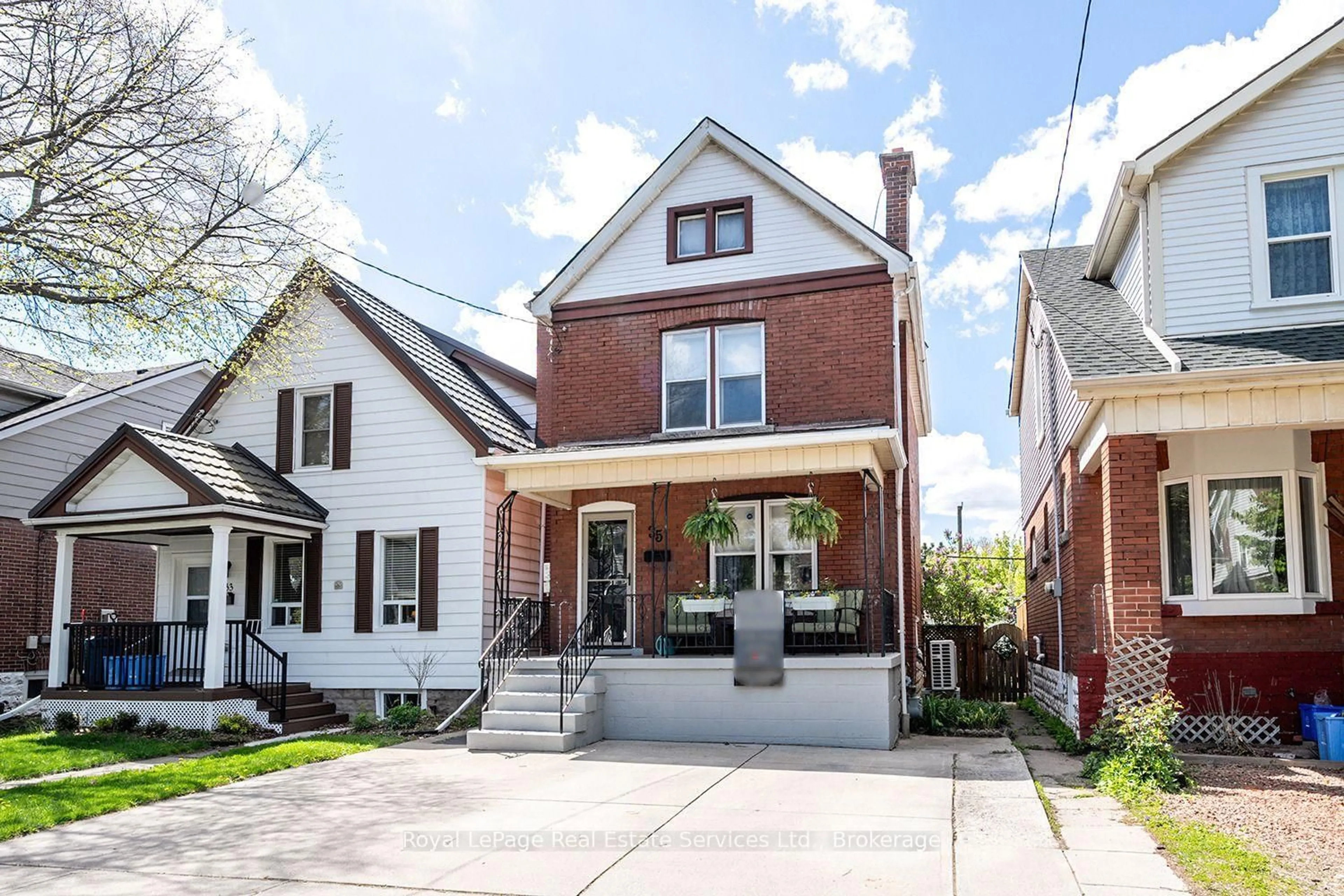 Home with brick exterior material, street for 35 Park Row, Hamilton Ontario L8H 4E3