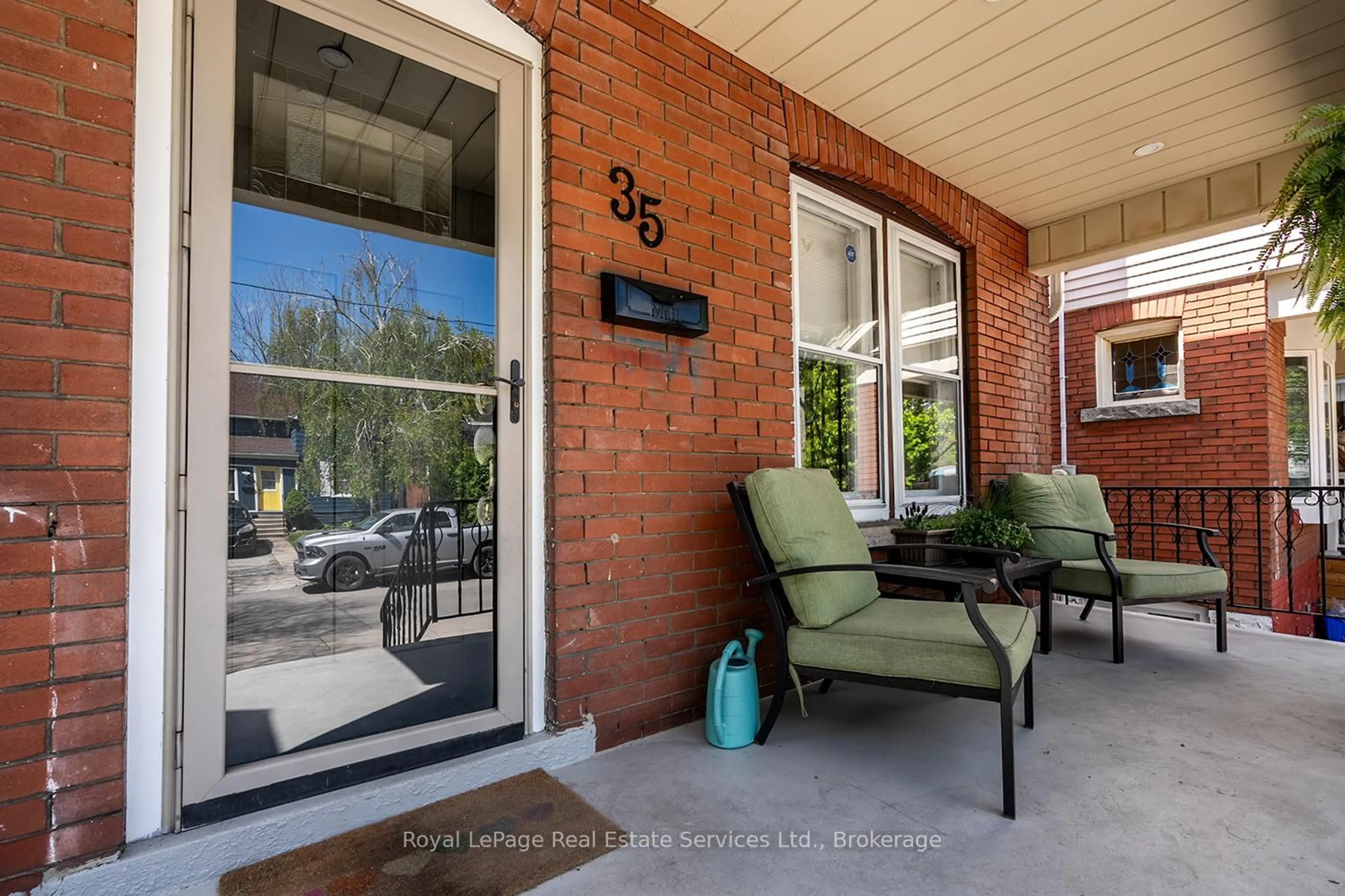 Patio, street for 35 Park Row, Hamilton Ontario L8H 4E3