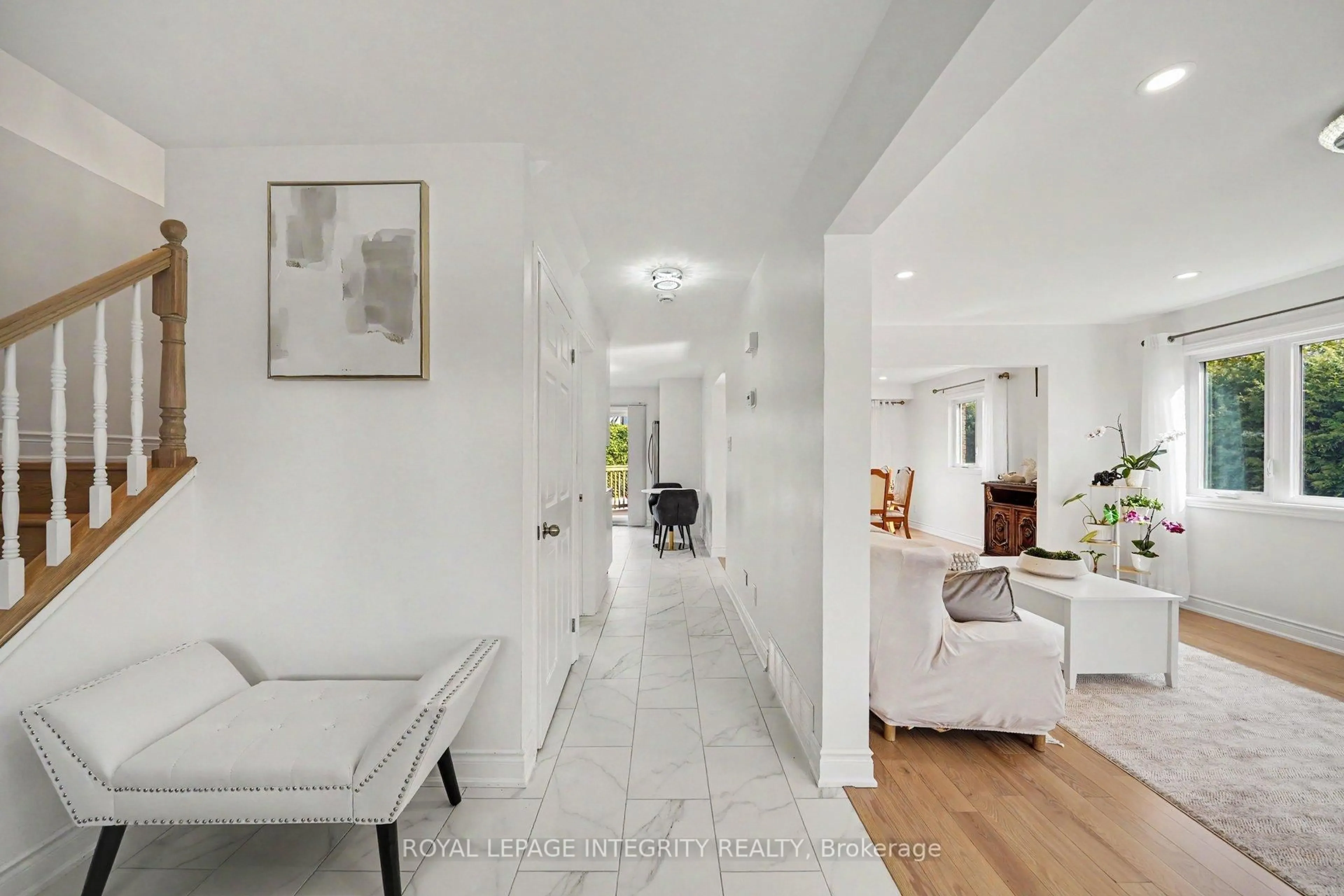 Indoor entryway for 1 Elderwood Tr, Ottawa Ontario K2S 1C9