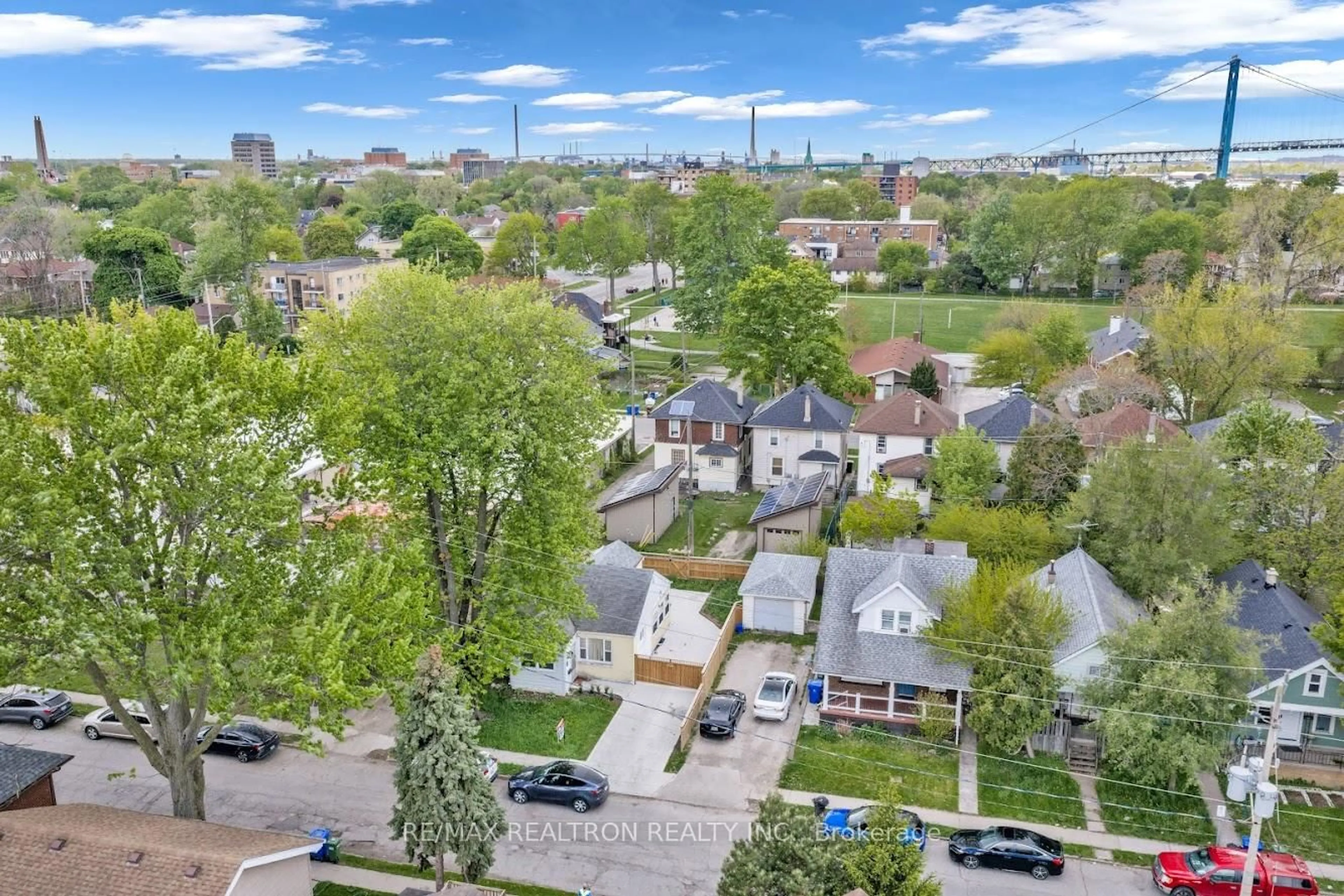 A pic from outside/outdoor area/front of a property/back of a property/a pic from drone, city buildings view from balcony for 269 Josephine Ave, Windsor Ontario N9B 2K7