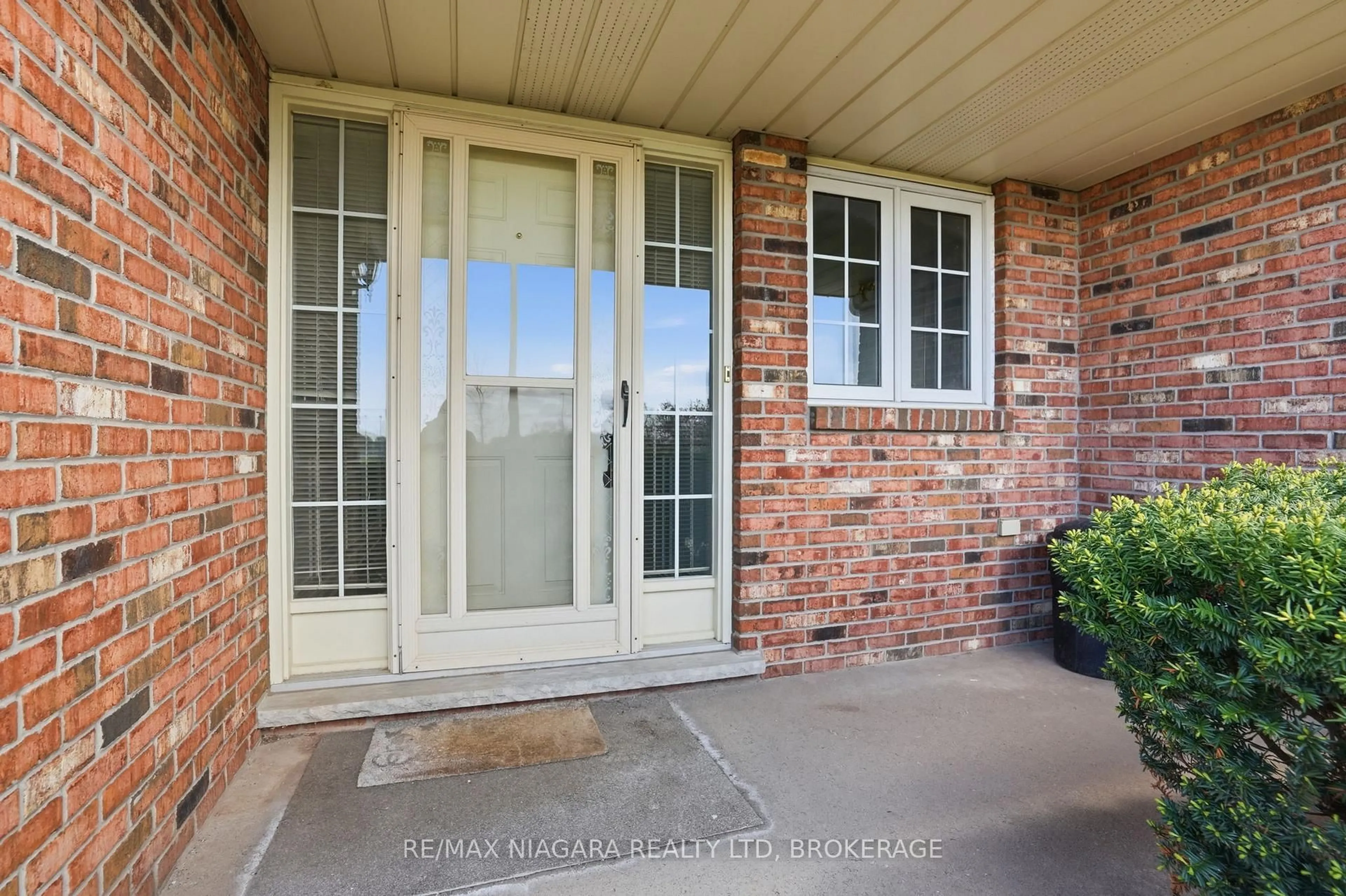 Indoor entryway for 2720 Mewburn Rd #25, Niagara Falls Ontario L2J 4J5