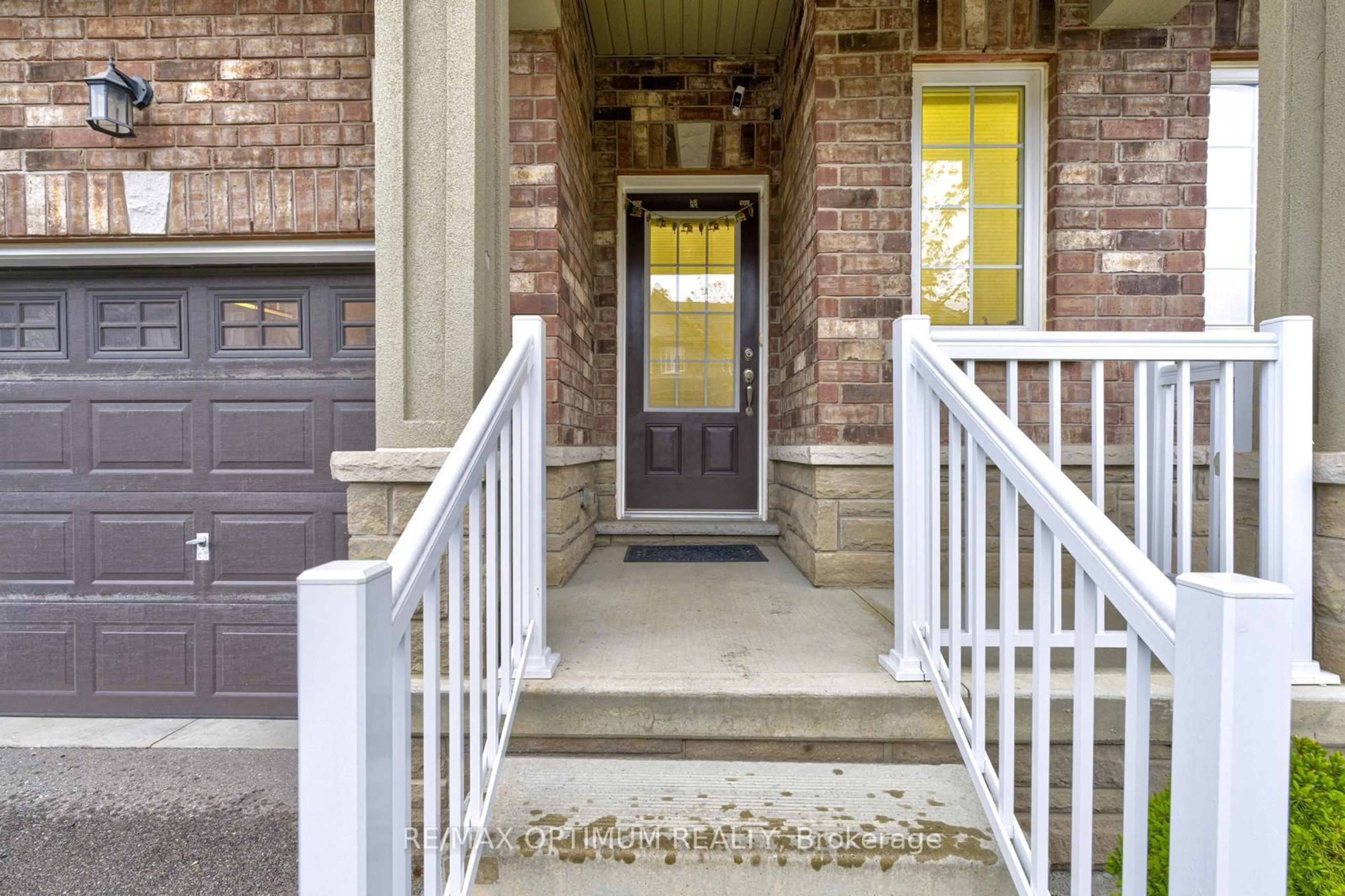 Indoor entryway for 21 Madonna Dr #3, Hamilton Ontario L9B 0H1
