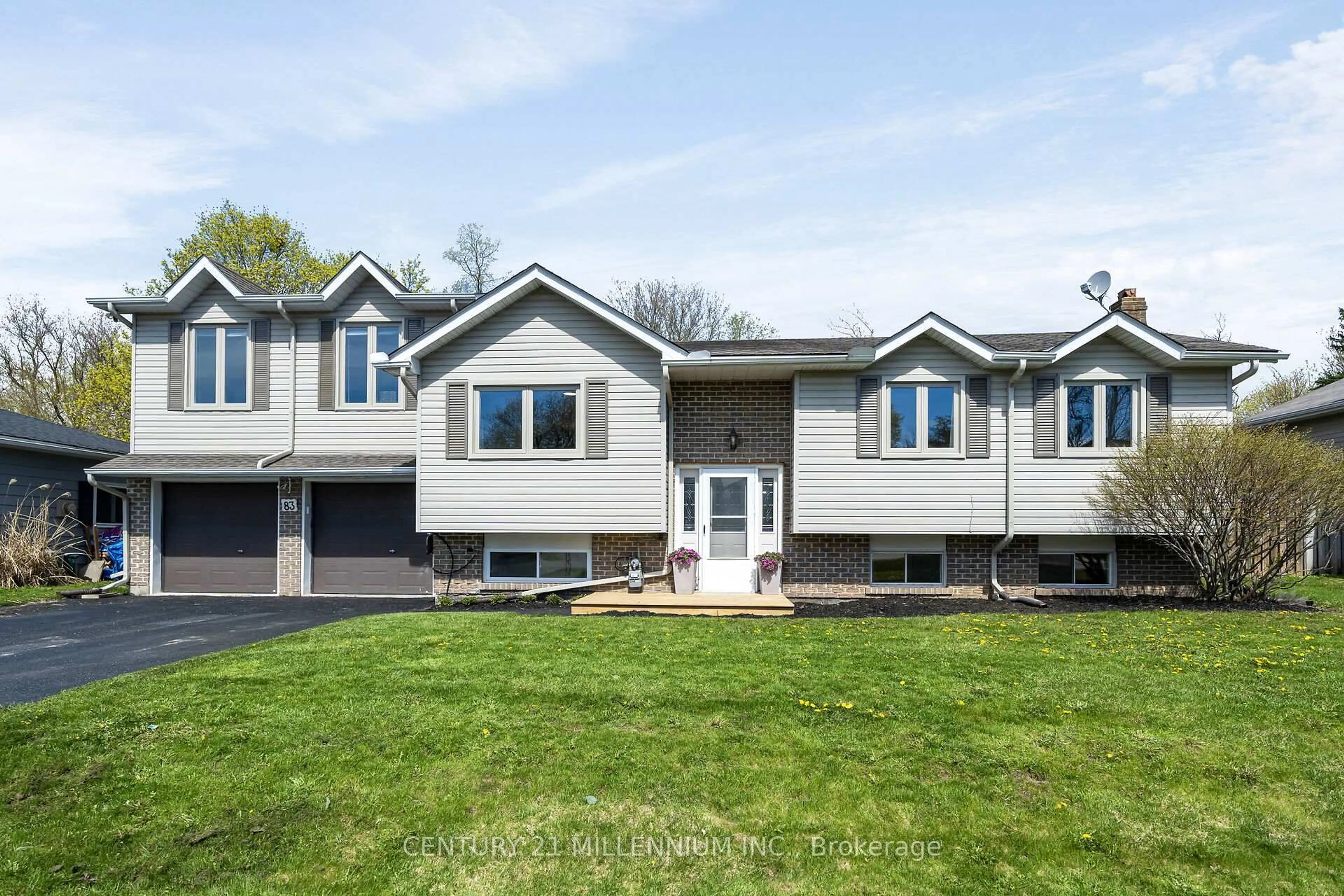 Home with vinyl exterior material, street for 83 Douglas Cres, Erin Ontario N0B 1Z0