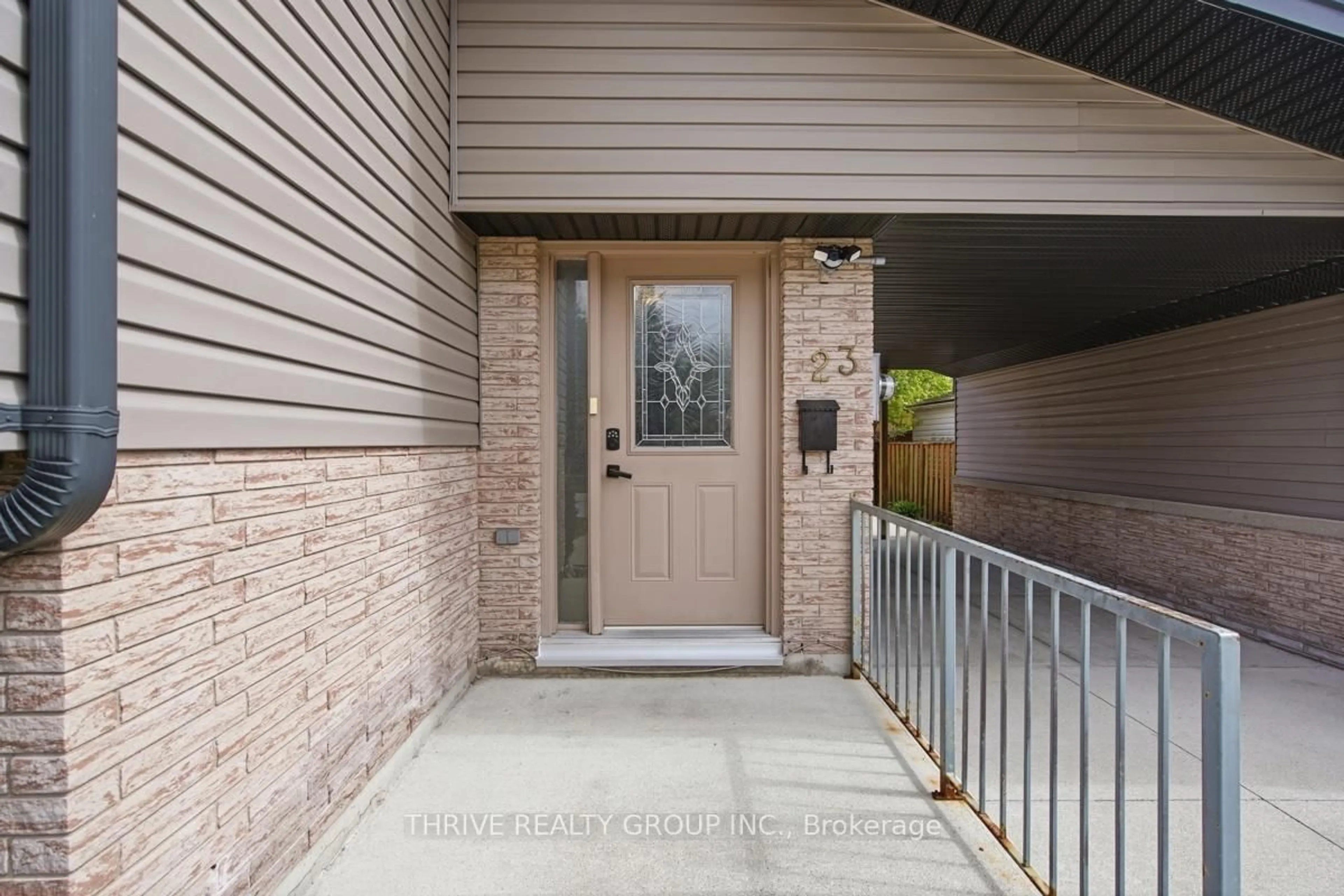 Indoor entryway for 23 Vine Ave, Strathroy-Caradoc Ontario N7G 3V1
