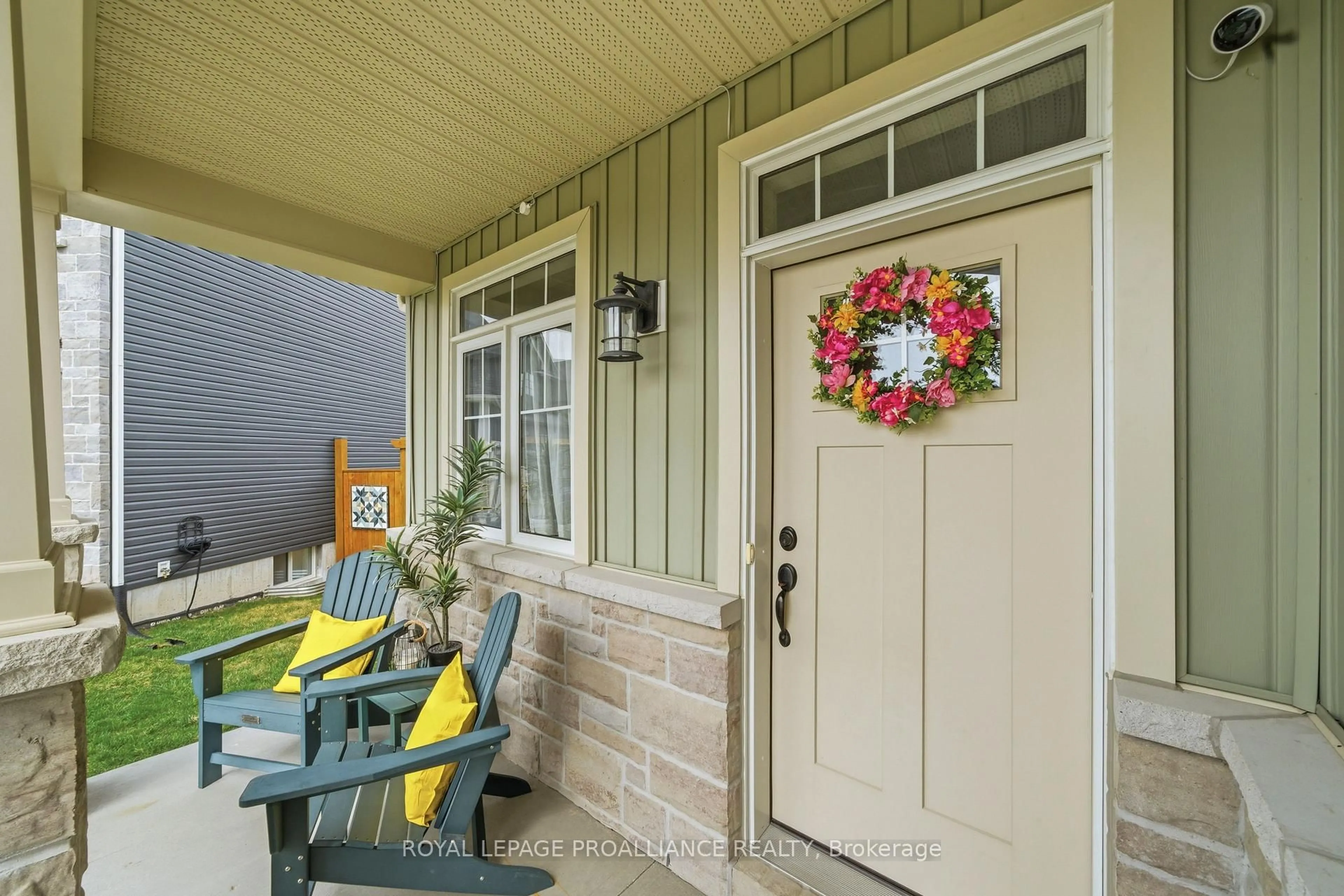 Indoor entryway for 38 Redwood Dr, Belleville Ontario K8N 0K4