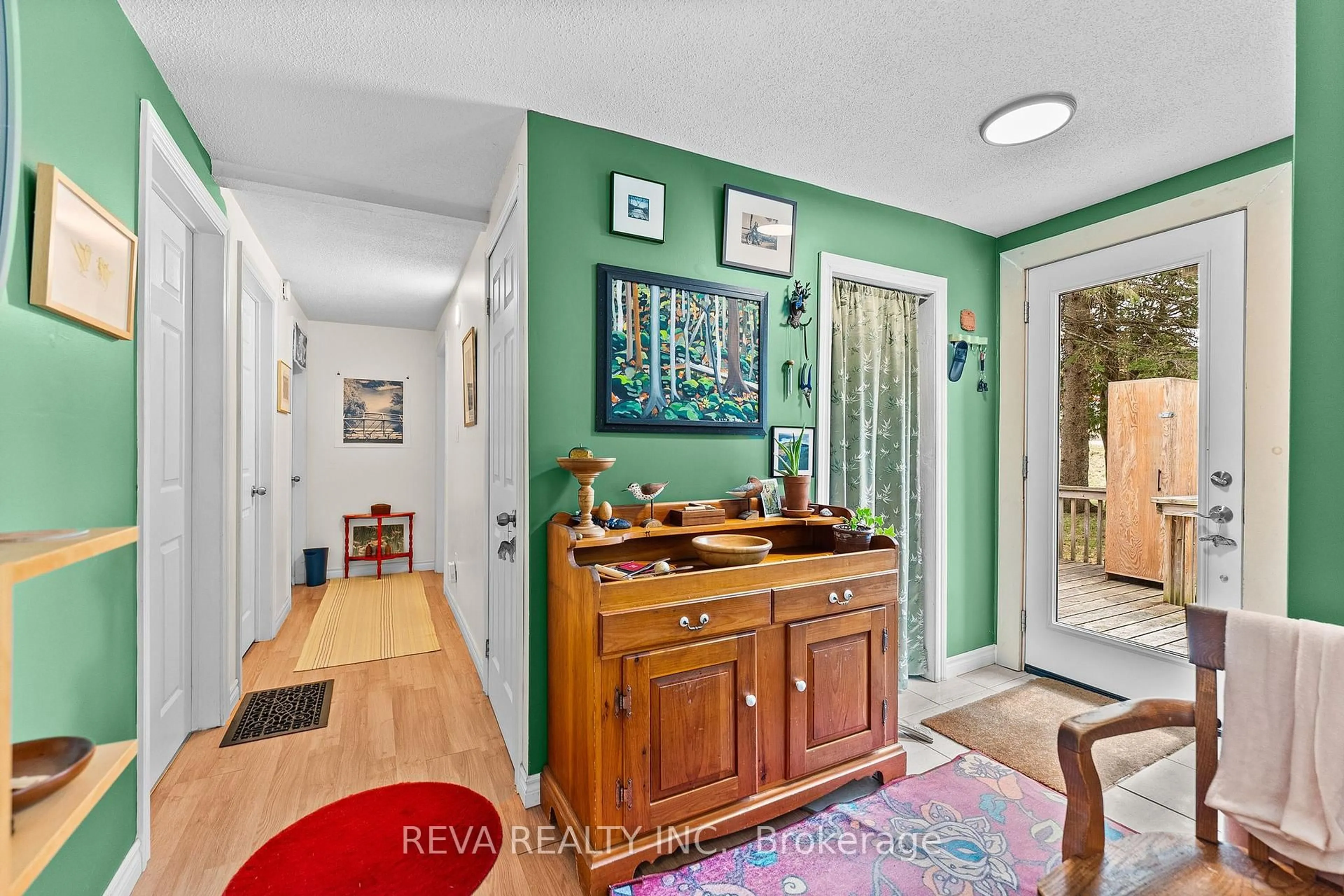 Indoor entryway for 33225 Highway 62, Maynooth Ontario K0L 2S0