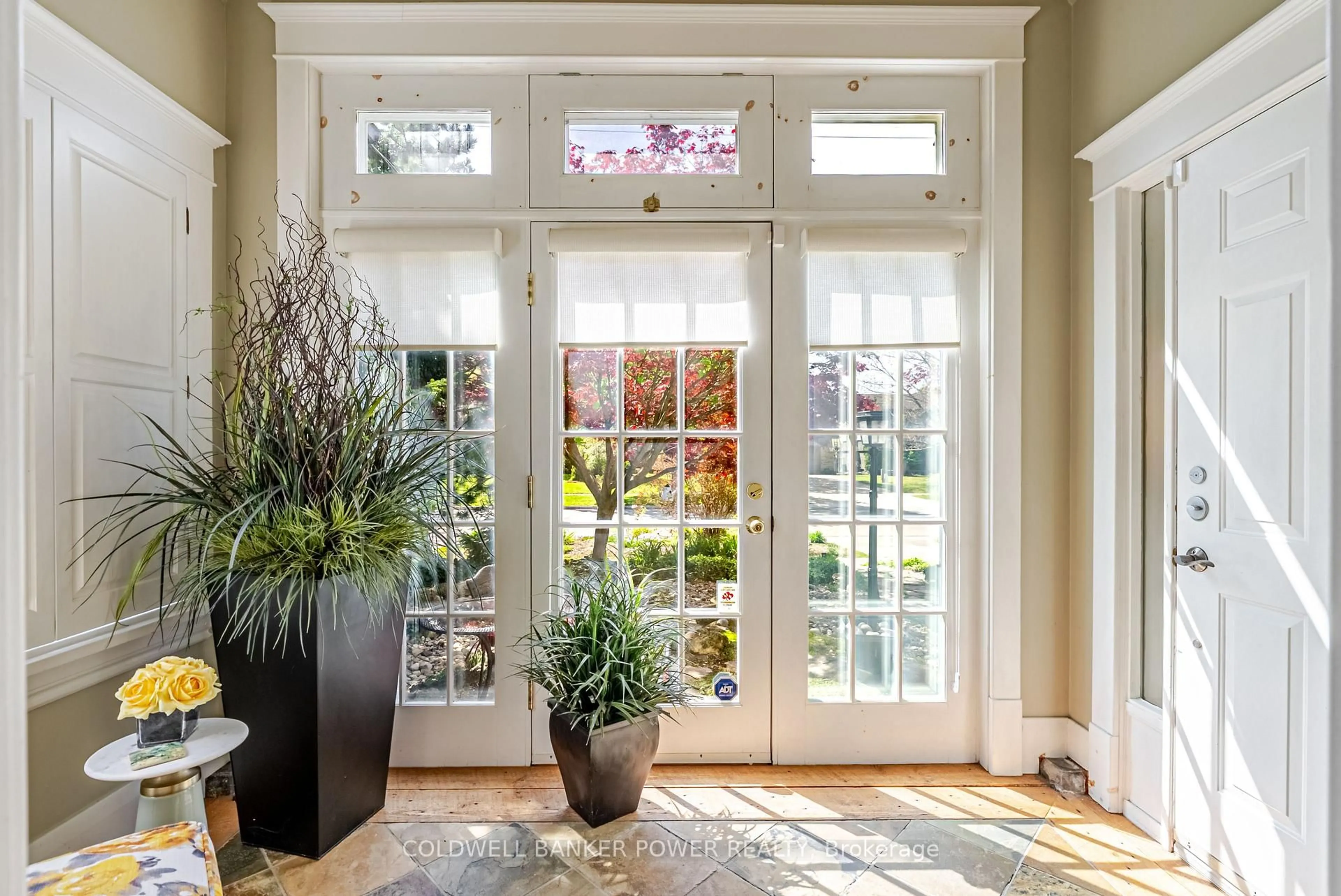 Indoor entryway for 74 Victoria St, London East Ontario N6A 2B4