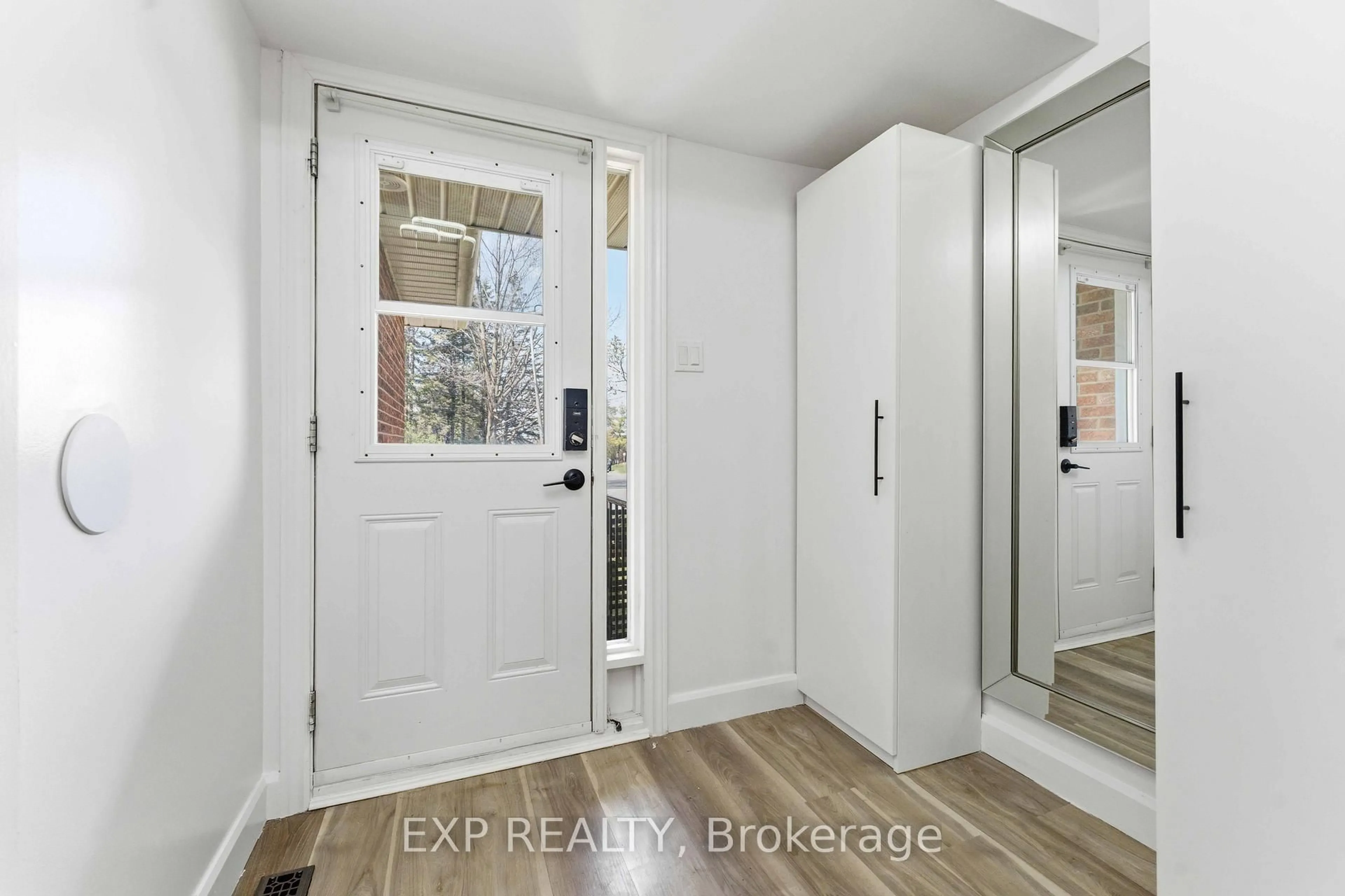 Indoor entryway for 146 Valley Stream Dr #D, Ottawa Ontario K2H 9C6