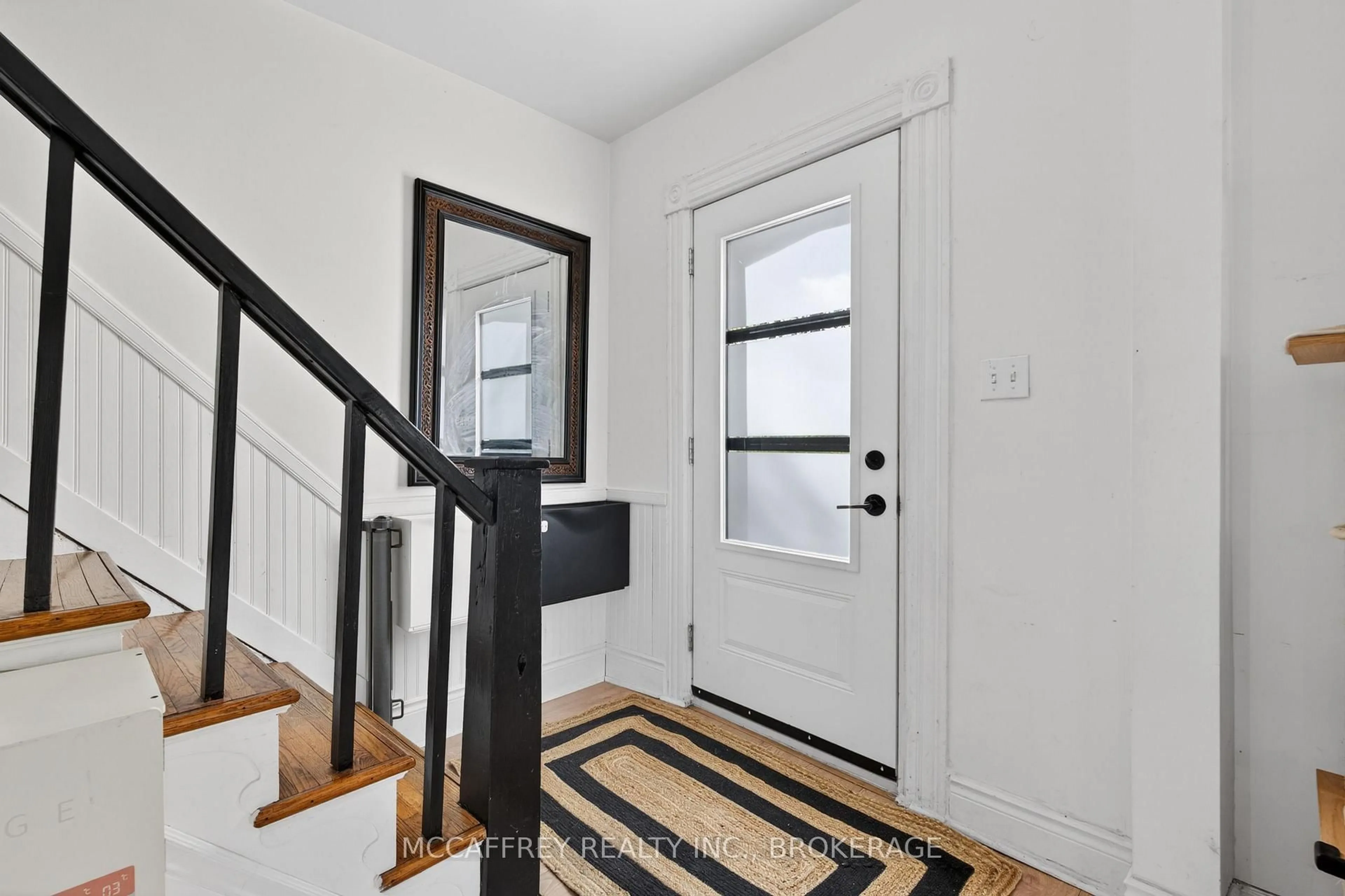 Indoor entryway for 476 Hoards Rd, Stirling Ontario K0K 3E0