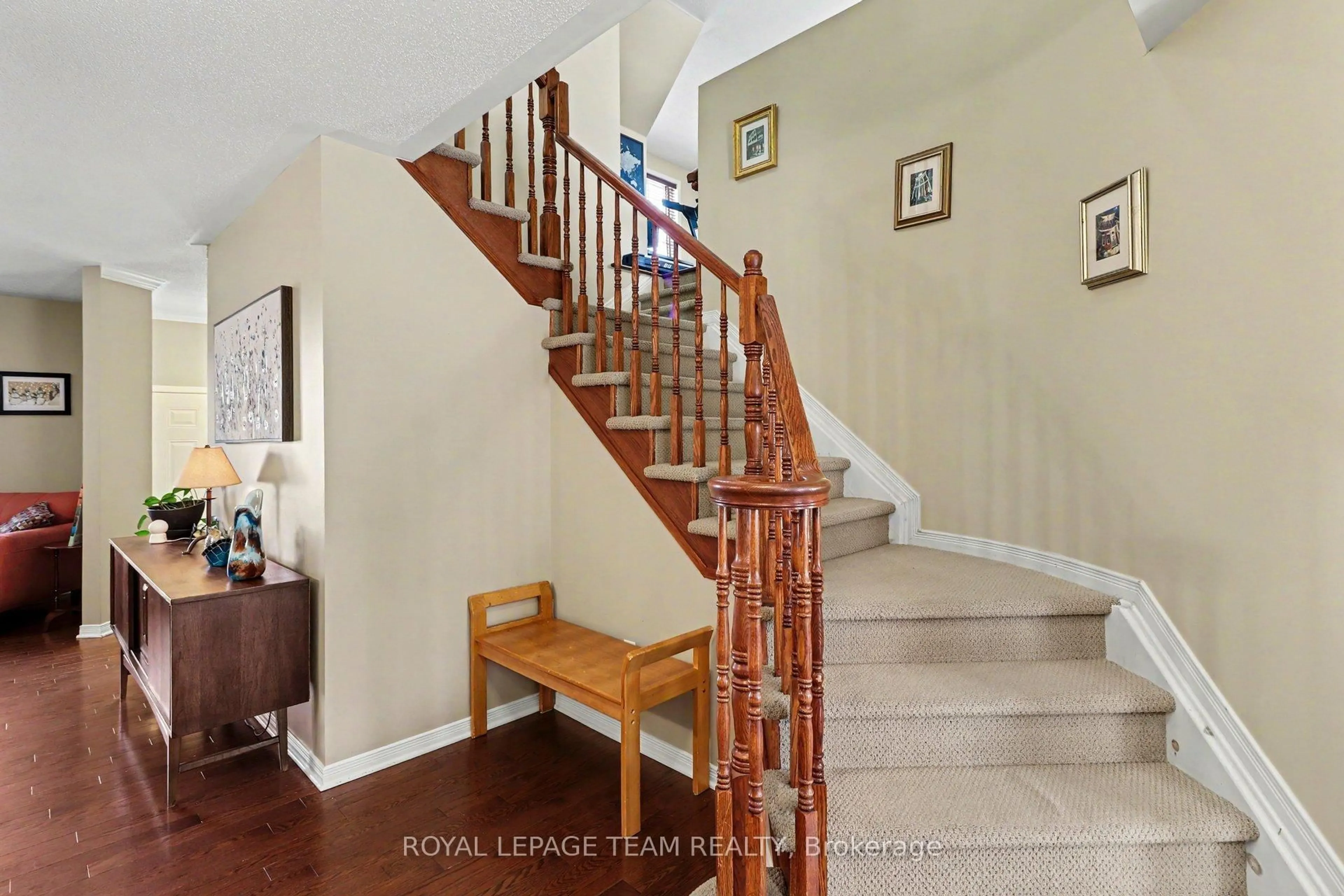 Indoor foyer for 267 Northwind St, Orleans Ontario K4A 5G5