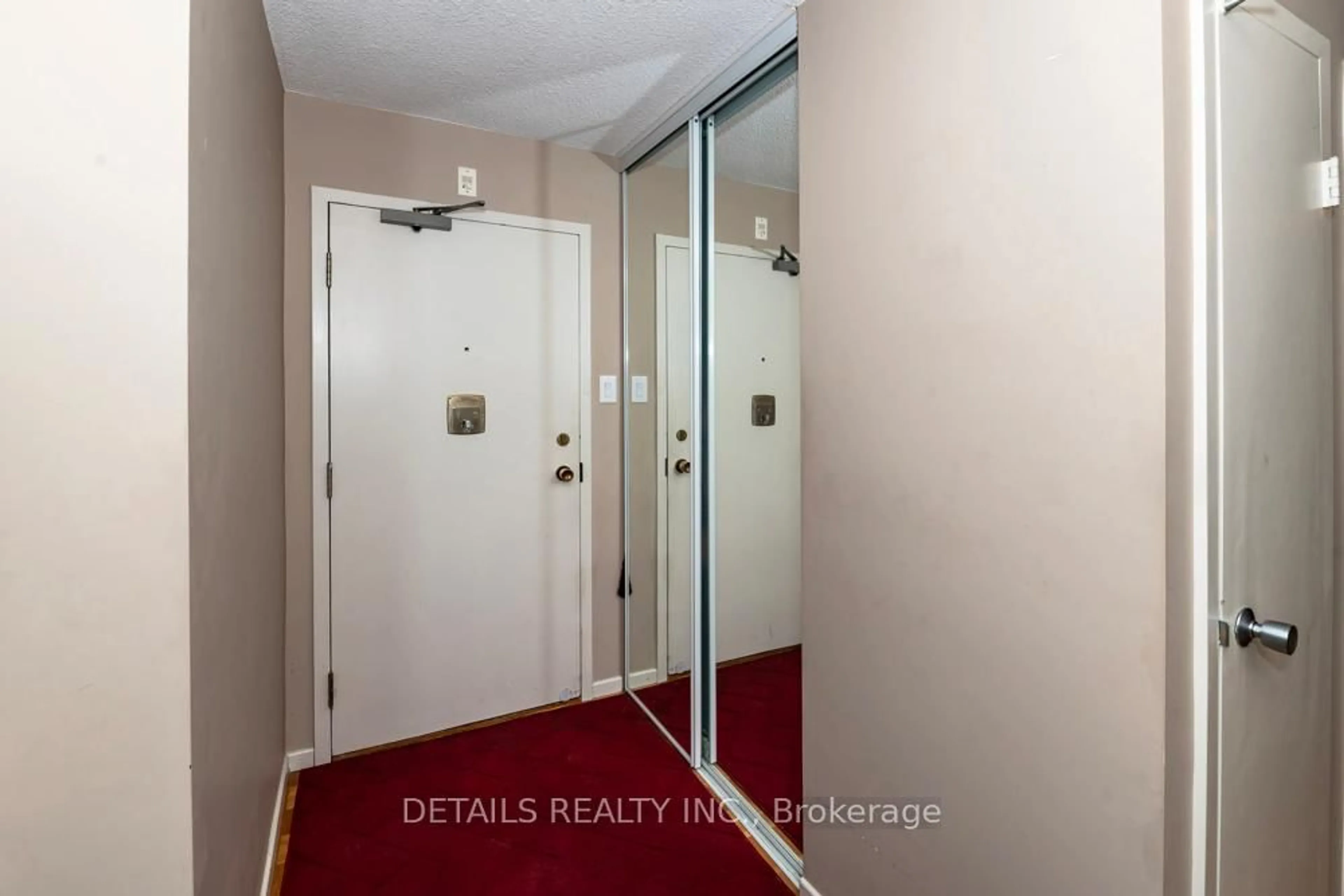 Indoor entryway for 2951 Riverside Dr #502, Ottawa Ontario K1V 8W6