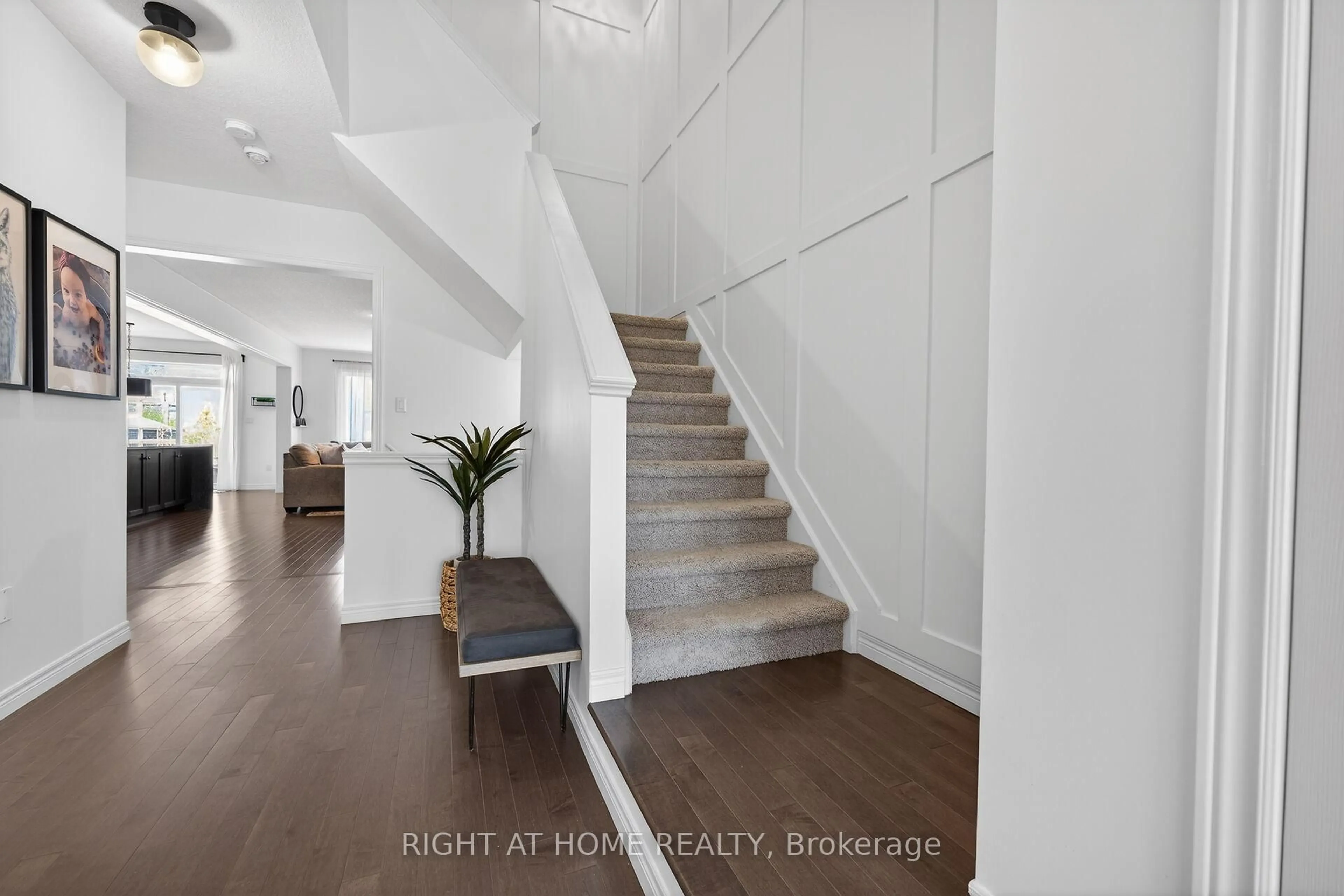 Indoor foyer for 67 Ambrous Cres, Guelph Ontario N1G 0E4