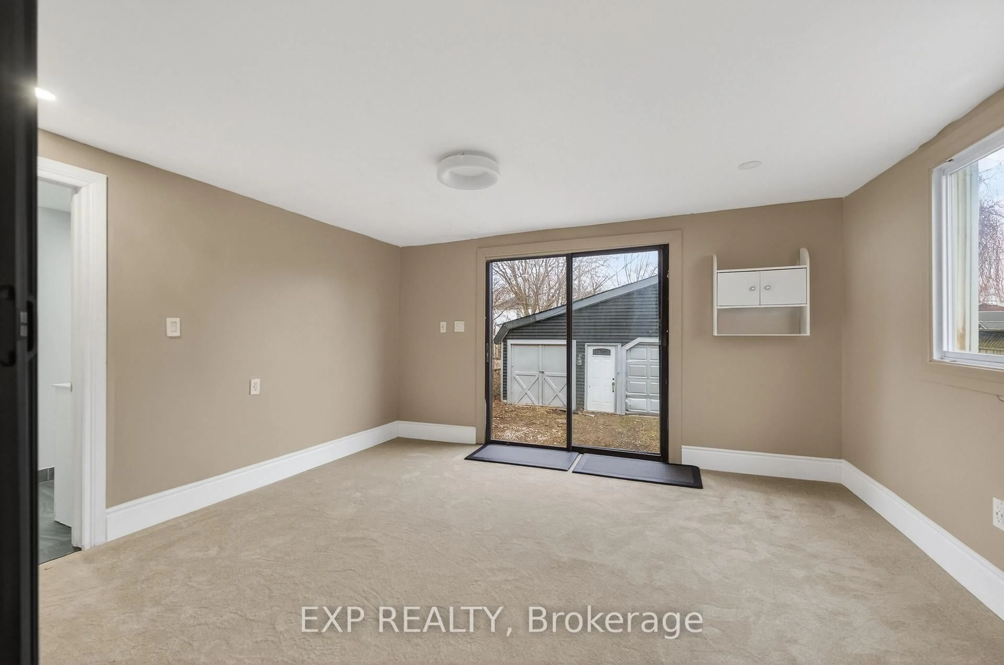 A pic of a room for 4576 Fourth Ave, Niagara Falls Ontario L2E 4N6