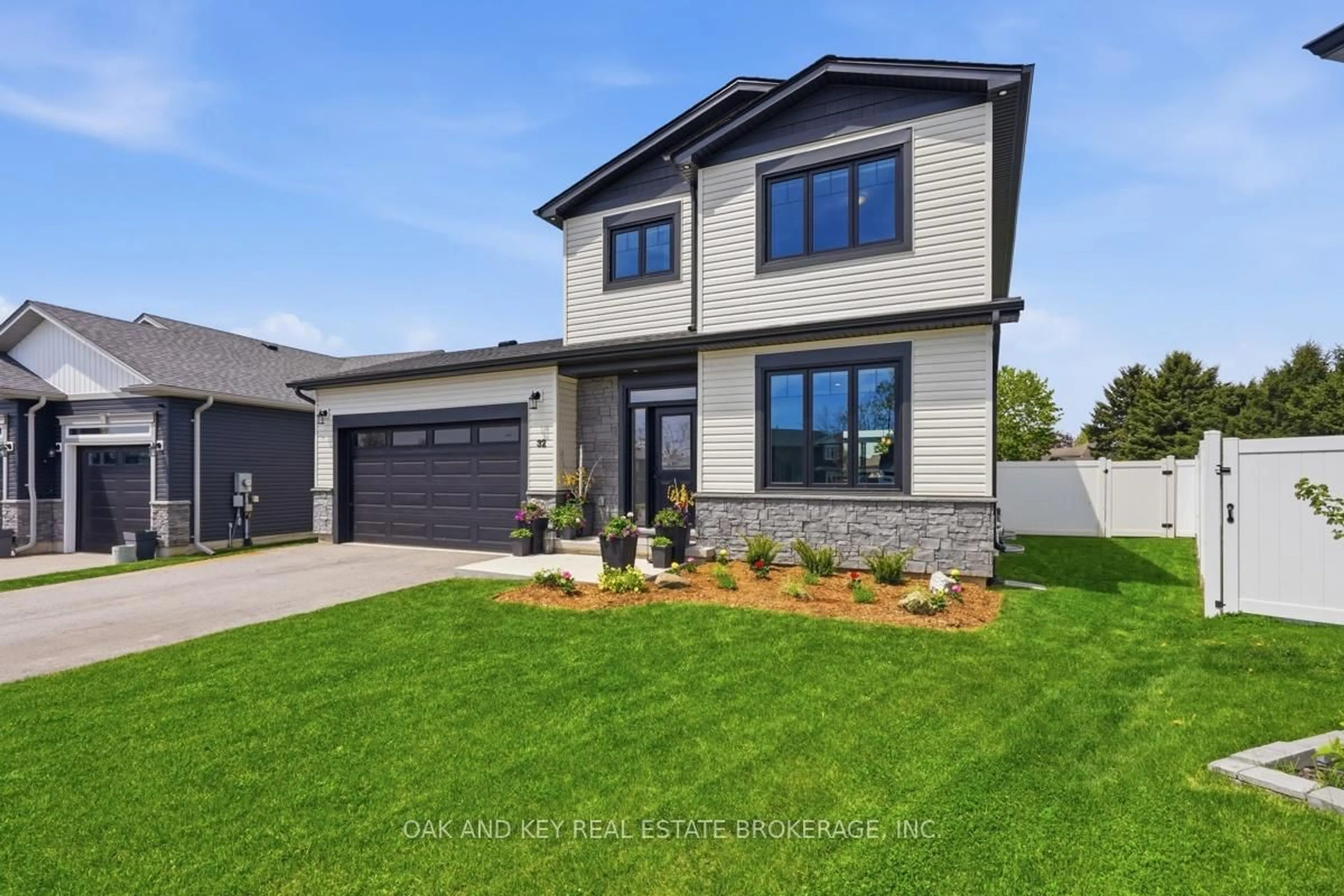 Home with brick exterior material, street for 32 Helen Crt, Central Elgin Ontario N0L 1B0