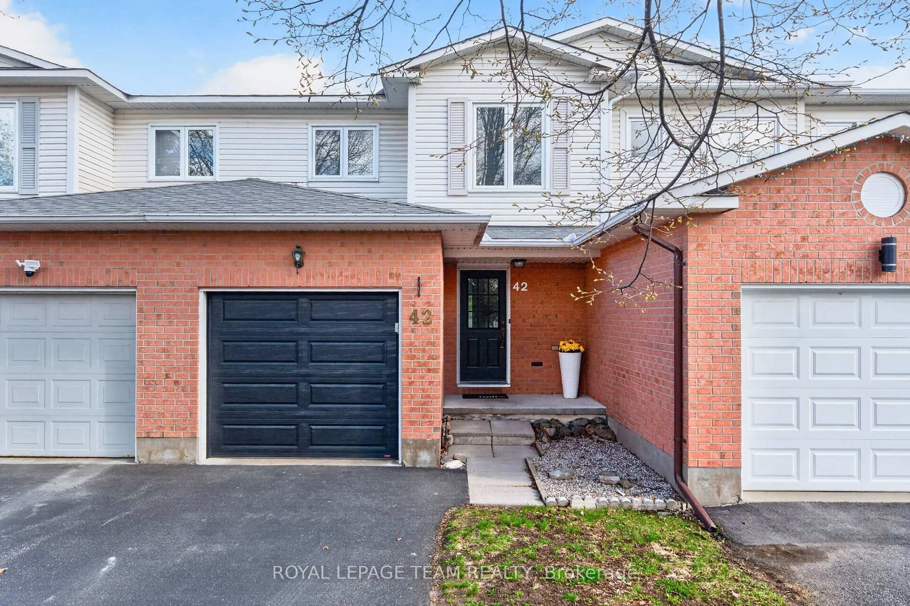Home with brick exterior material, street for 42 Baton Crt, Kanata Ontario K2L 4C8