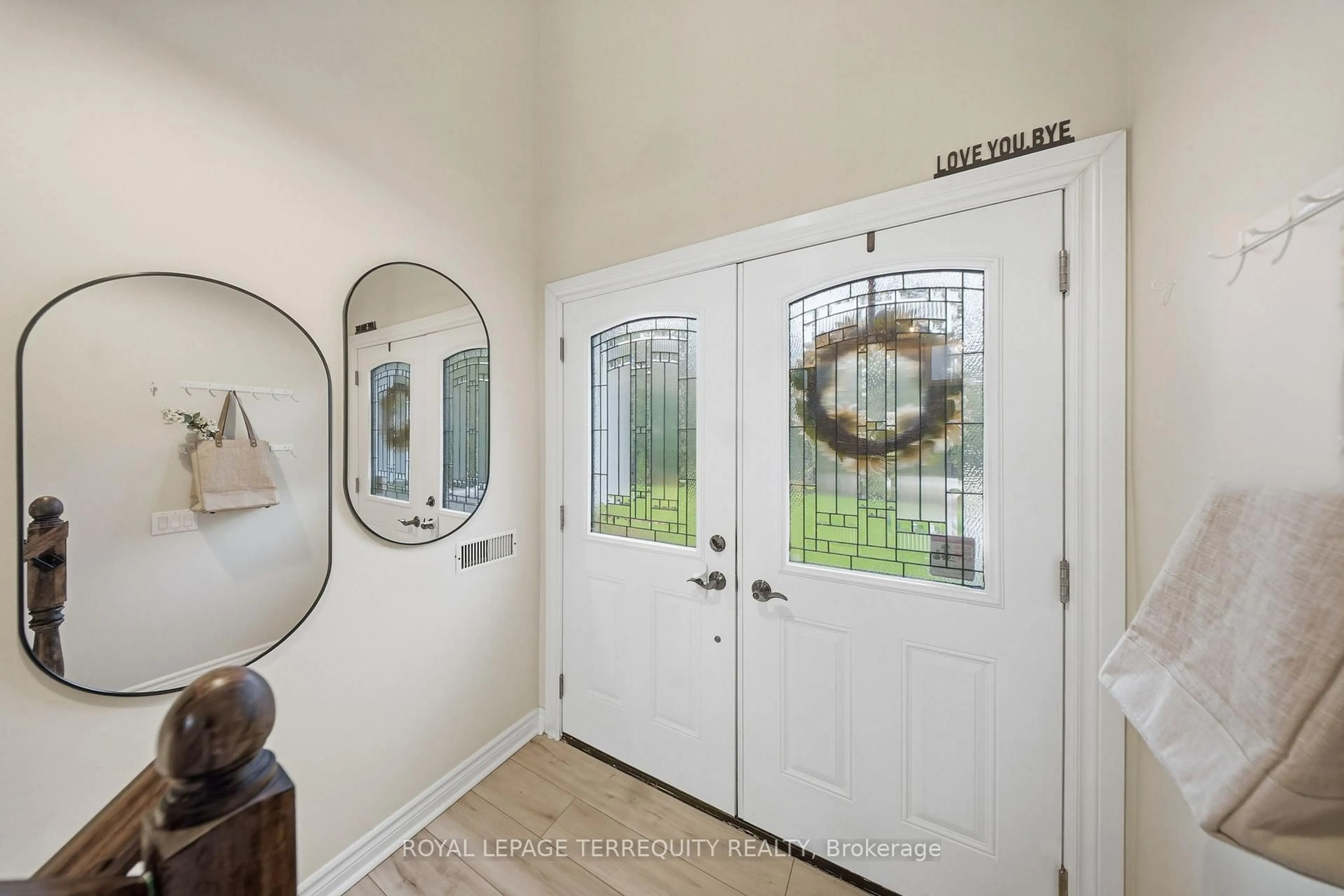 Indoor entryway for 119 Farmstead Rd, Kawartha Lakes Ontario K0M 2J0