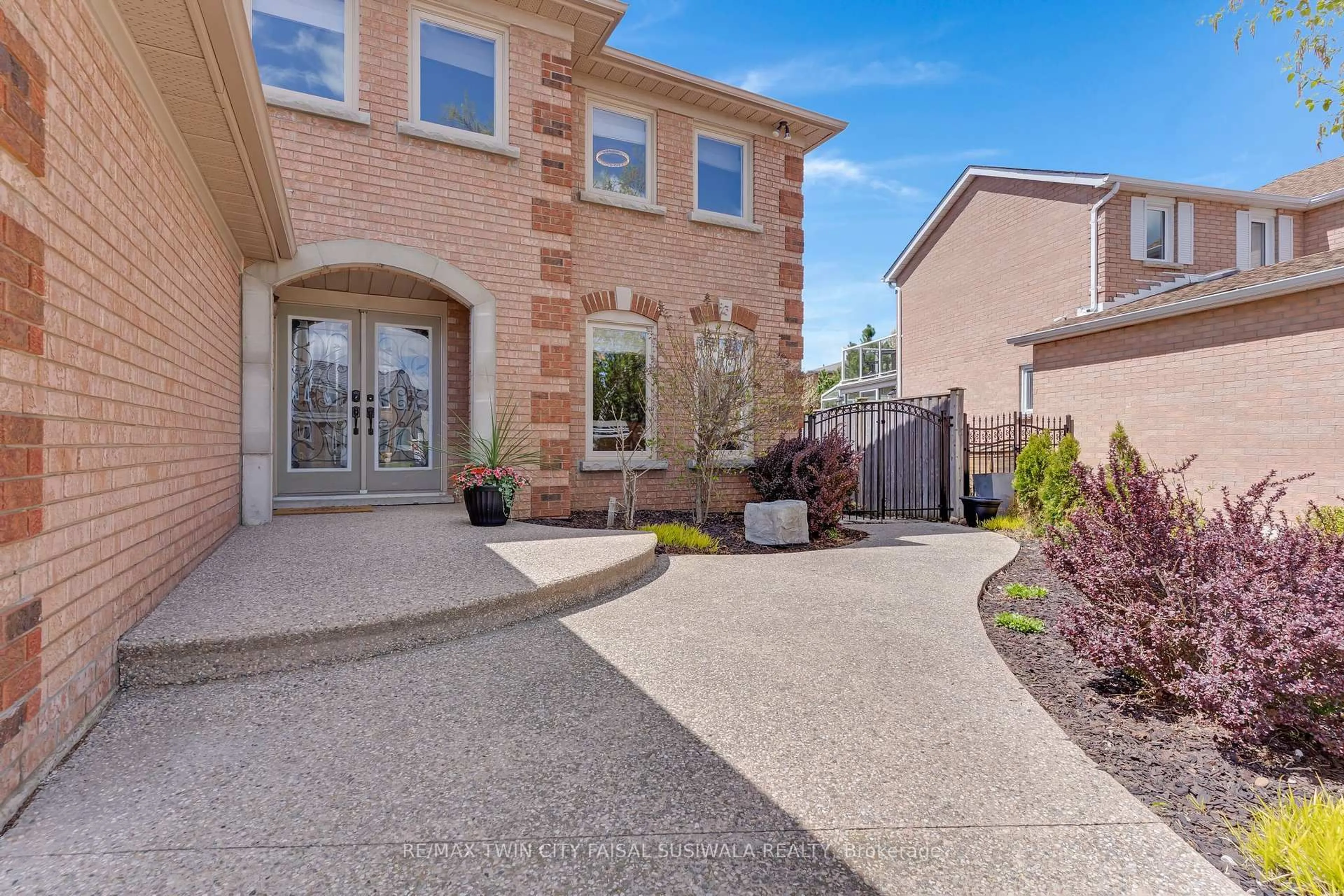 Unknown for 667 Burnett Ave, Cambridge Ontario N1T 1P1