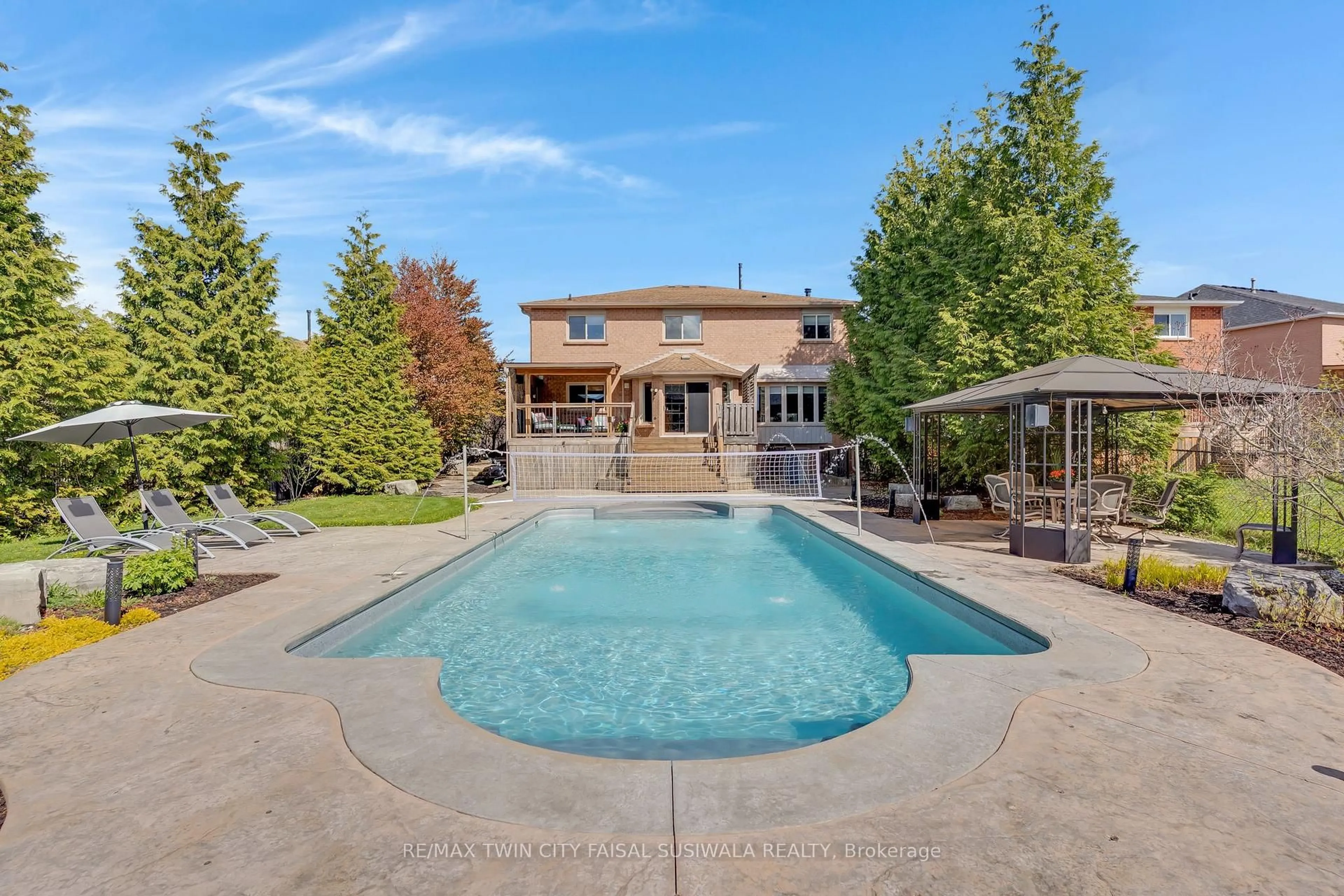 Pool for 667 Burnett Ave, Cambridge Ontario N1T 1P1