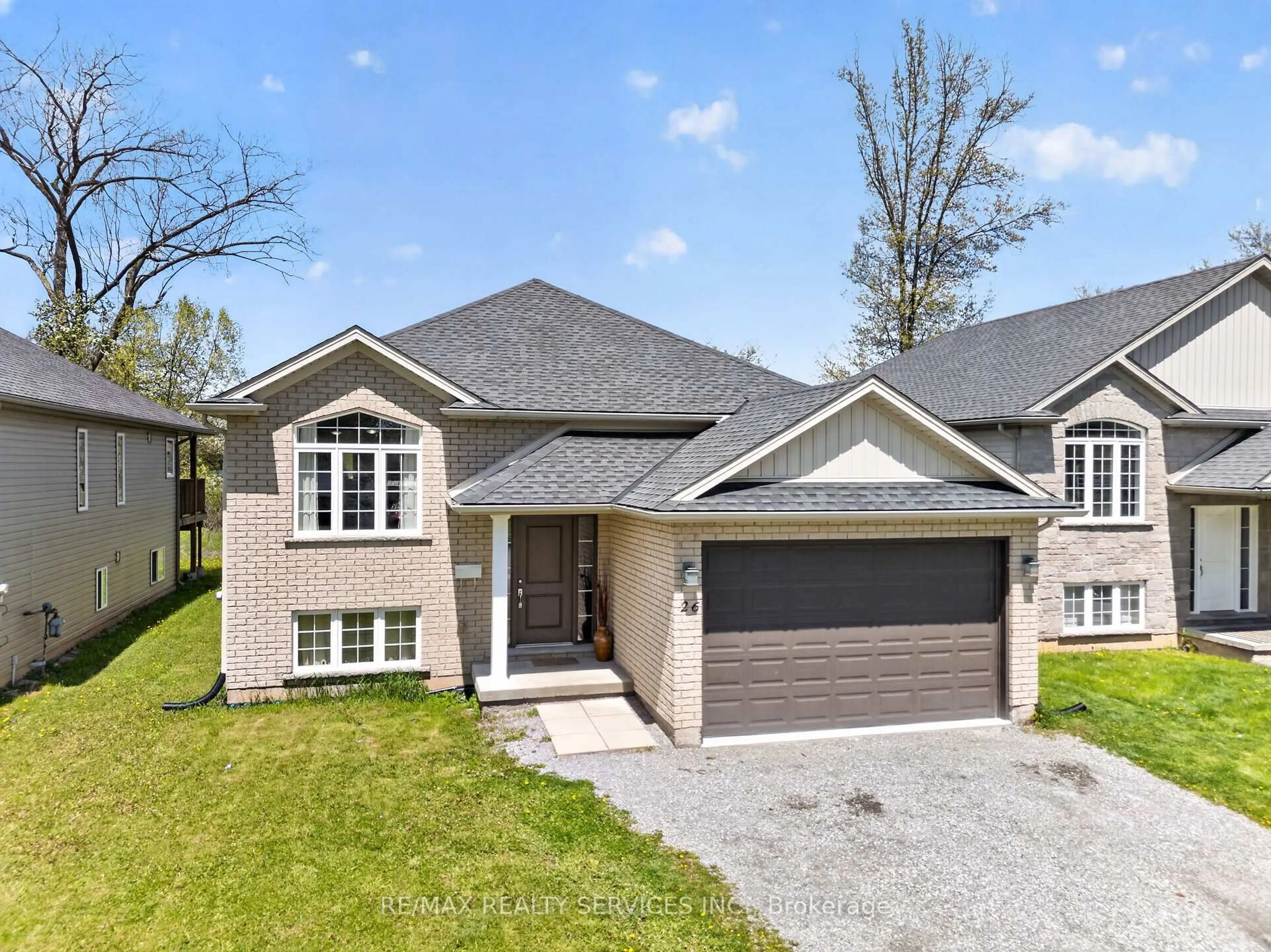 Home with brick exterior material, street for 26 Trent Ave, Welland Ontario L3C 5Y2