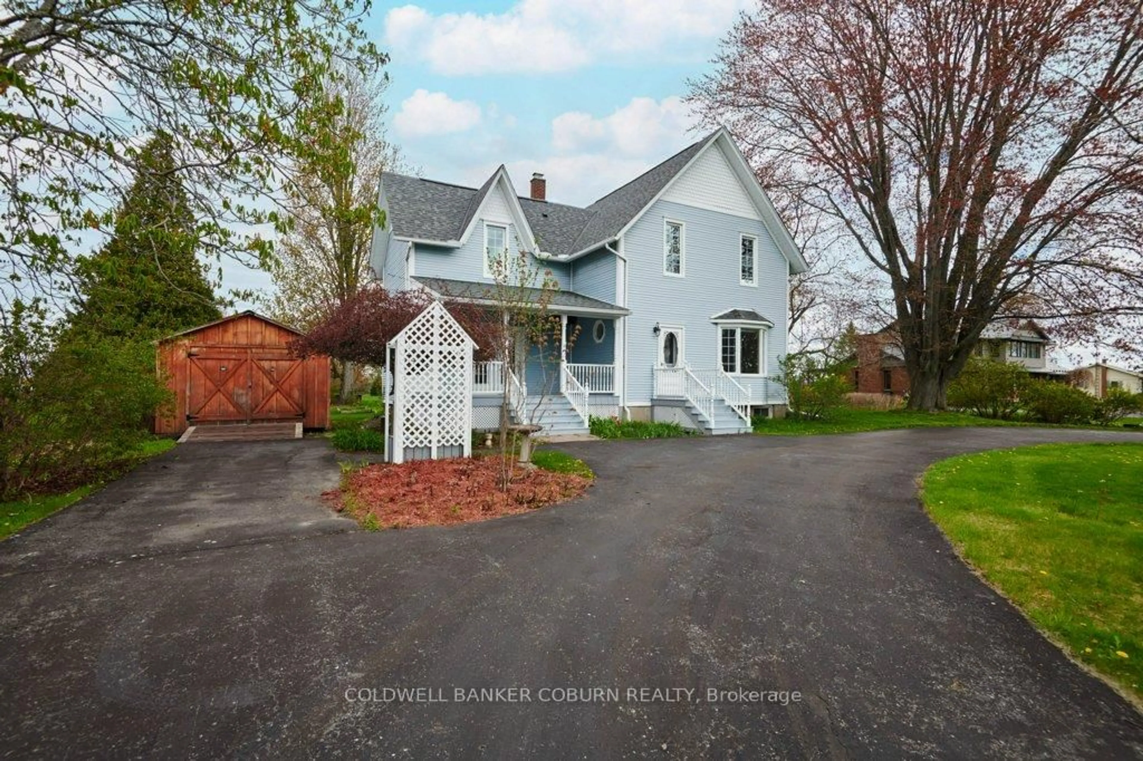 A pic from outside/outdoor area/front of a property/back of a property/a pic from drone, street for 11719 Lakeshore Dr, South Dundas Ontario K0C 1X0